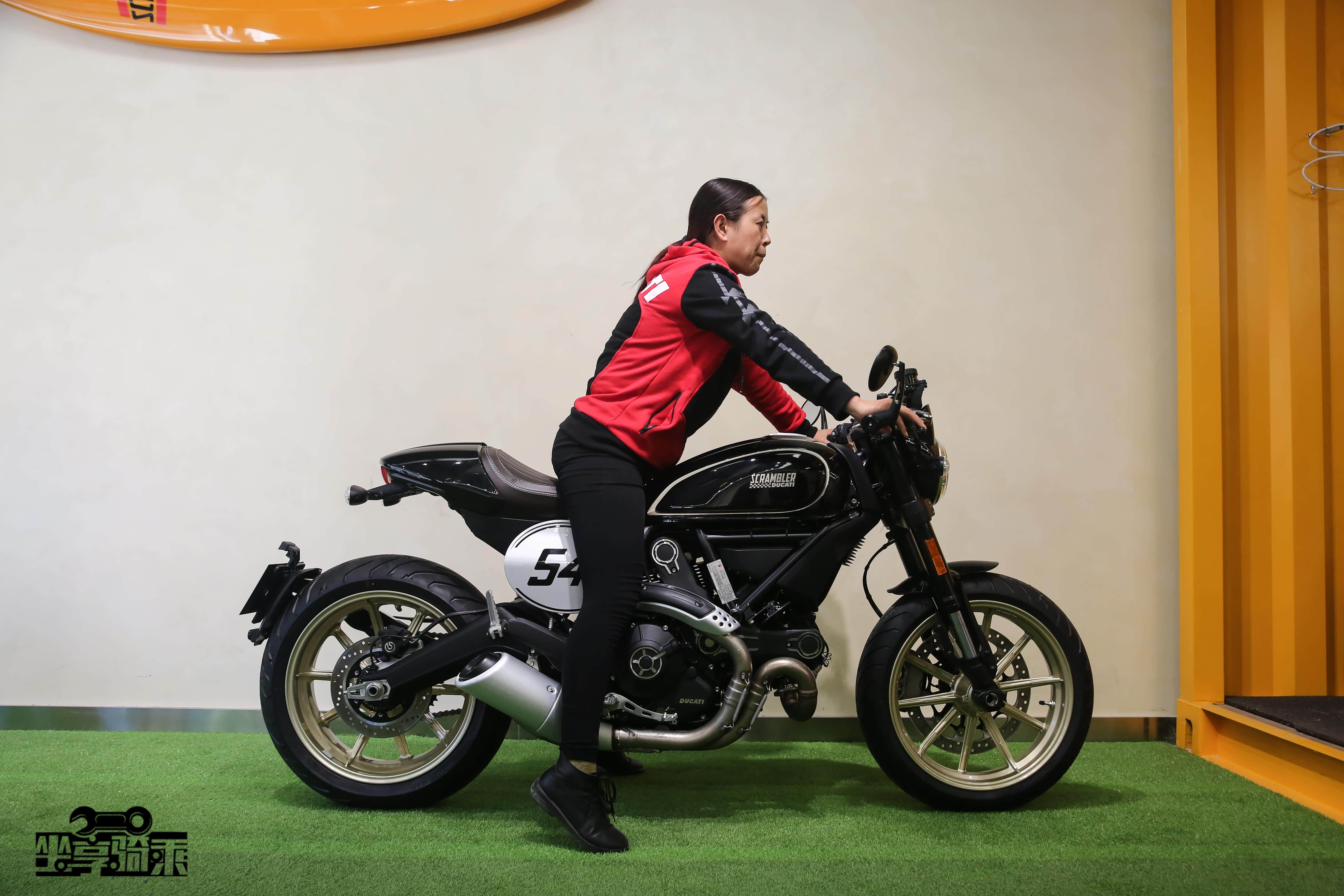 「骑乘」体验 | 67杜卡迪scrambler café racer实拍解析