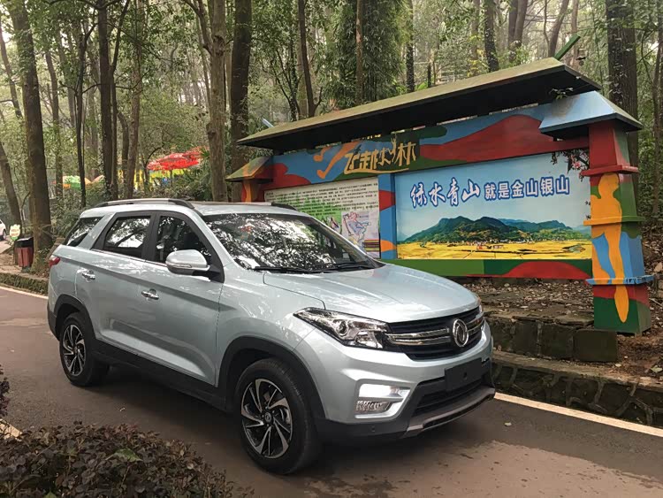 年轻就是张扬:跟着东风风光s560嘻哈起来