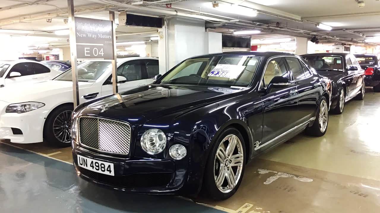 霸气的宾利慕尚,全身都散发着英伦贵族的气息,尽管是2011年的车,依然