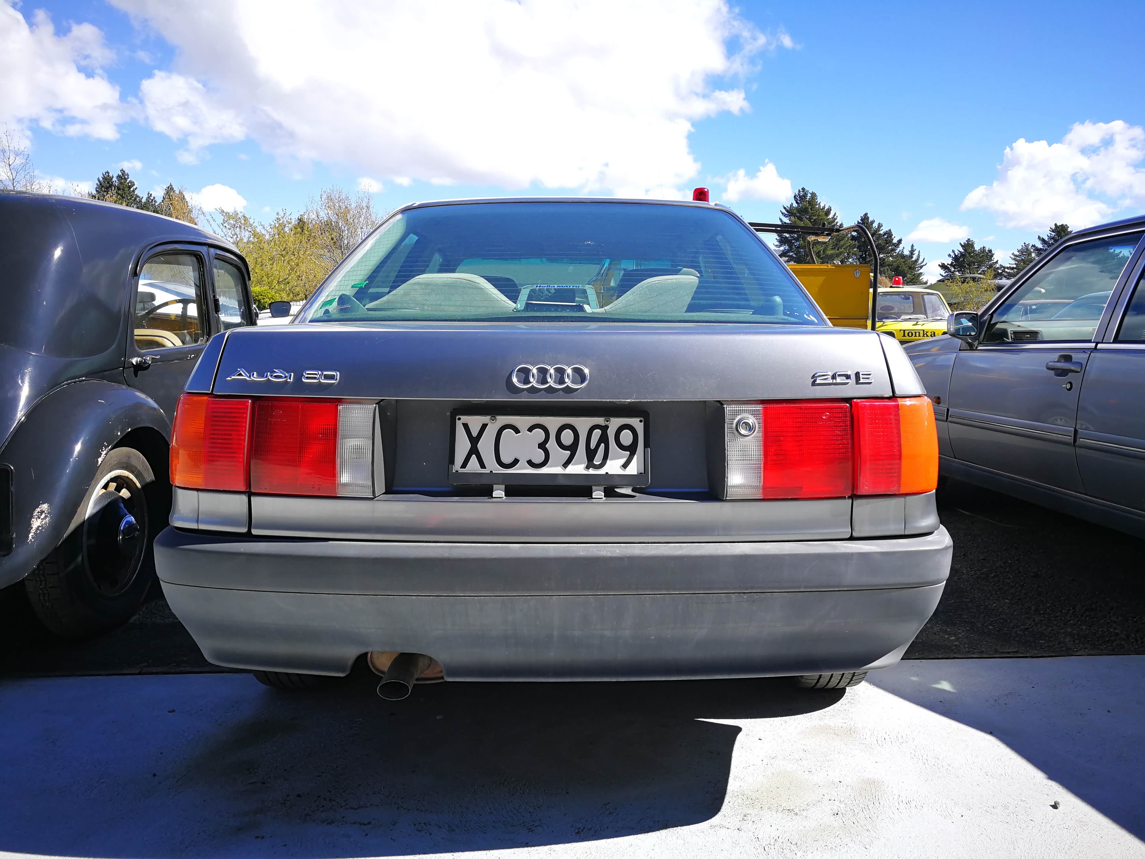 没有护栏的老车奥迪80升级后的我就是你们熟识的奥迪a4