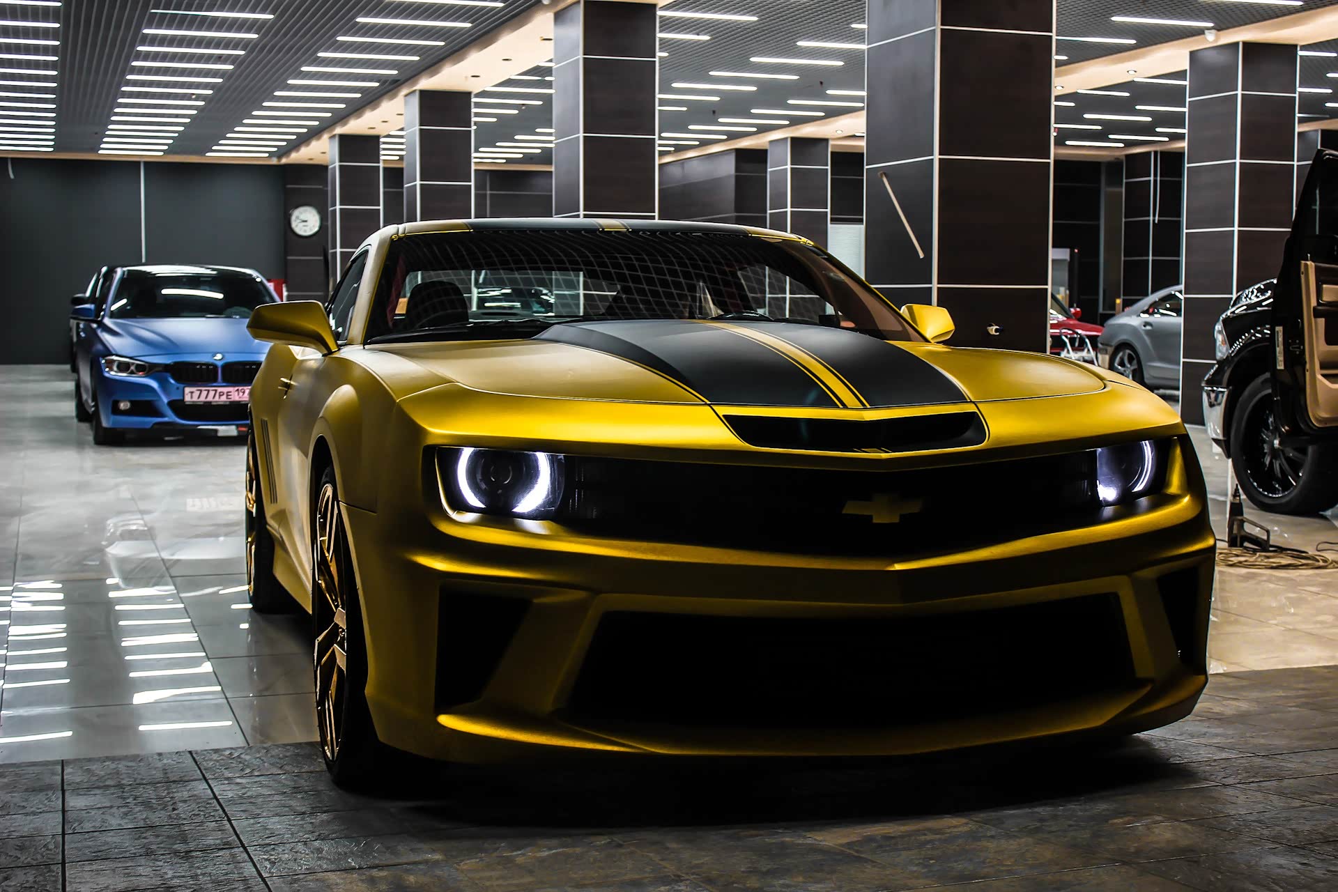 满满的高科技感 大黄蜂科迈罗 酷改剪刀门帅到没朋友!