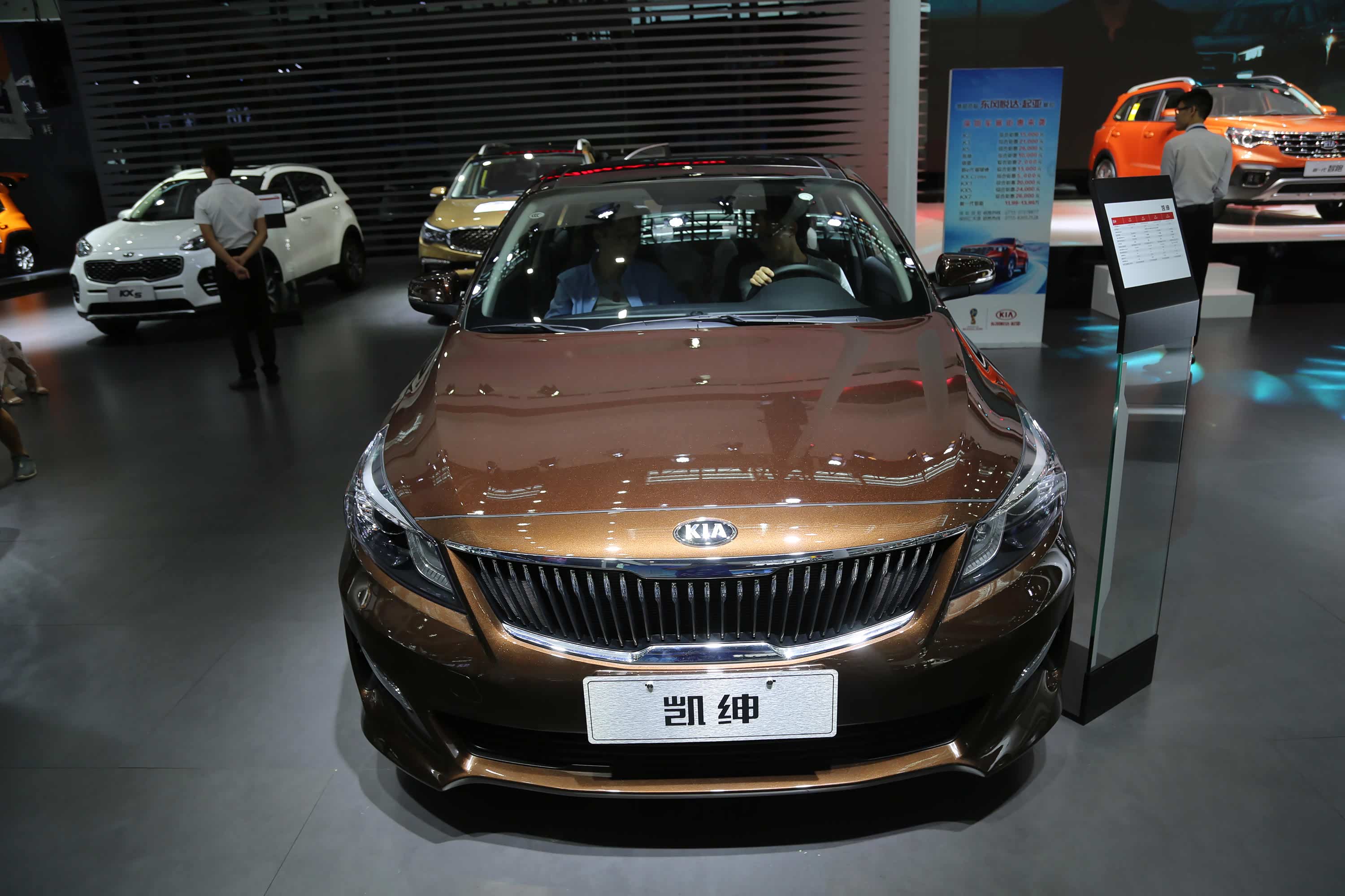 东风悦达起亚凯绅,年轻新贵专属座驾,2018深港澳车展实拍!