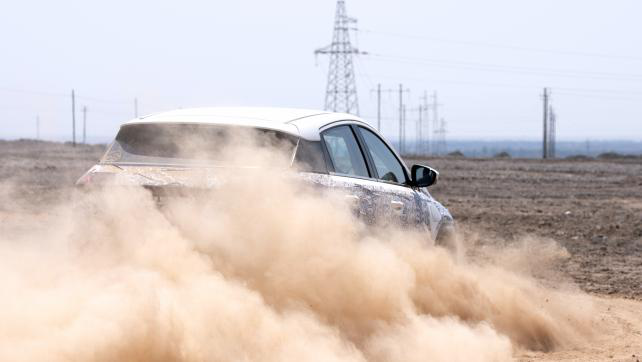 小鹏g3在进行扬尘试验