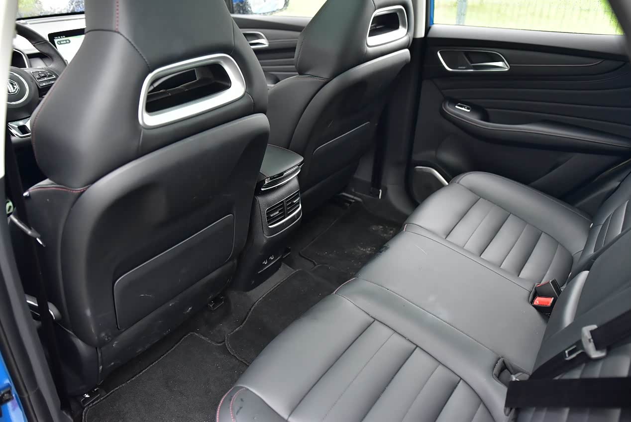 争论名爵hs预售17万起值不值? 等我们把体验到的真相告诉你再说