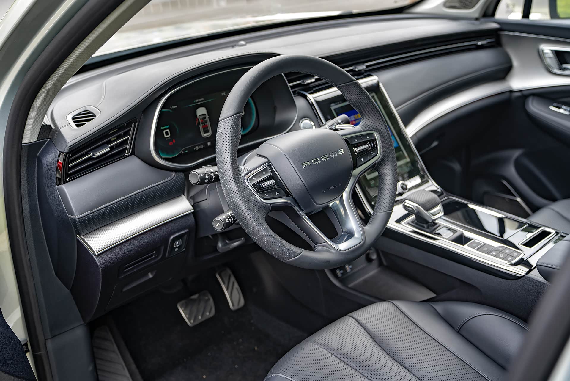 锐速递自主品牌的硬核设计荣威rx5max设计解析