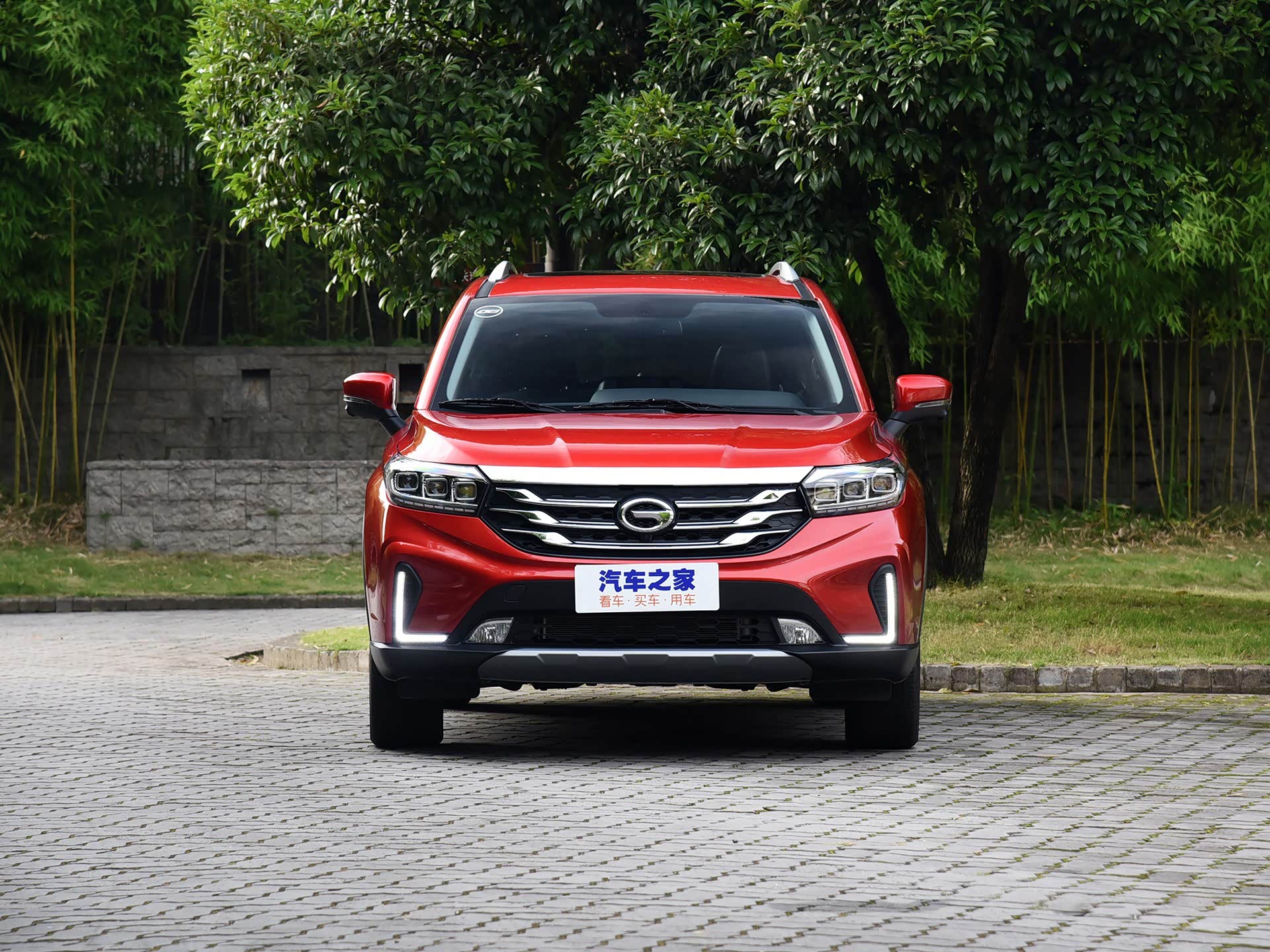 传祺gs4,2018款 235t 自动两驱精英版作为紧凑型suv中口碑较高的车型