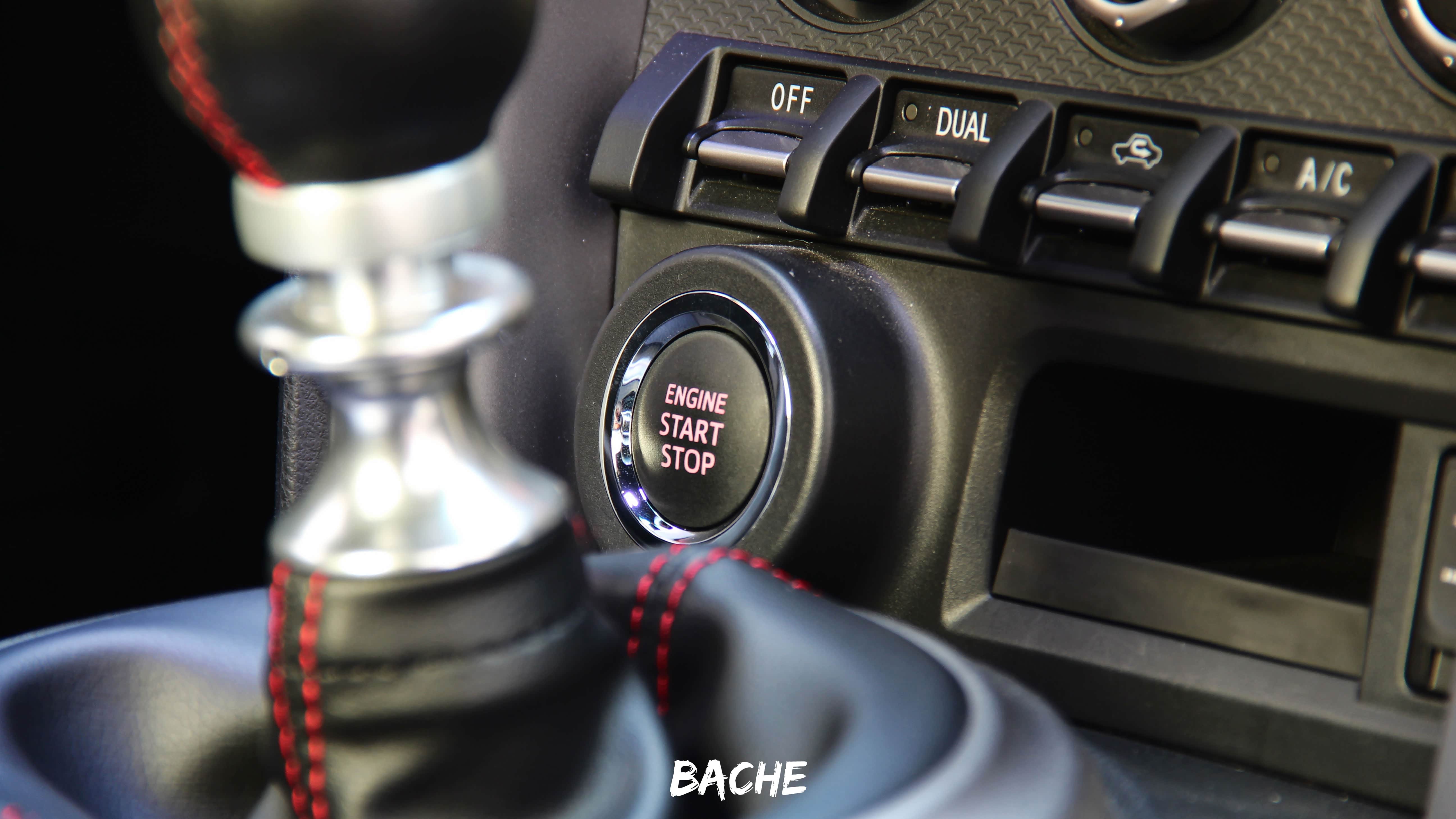 拨杆式的按键十分战斗.