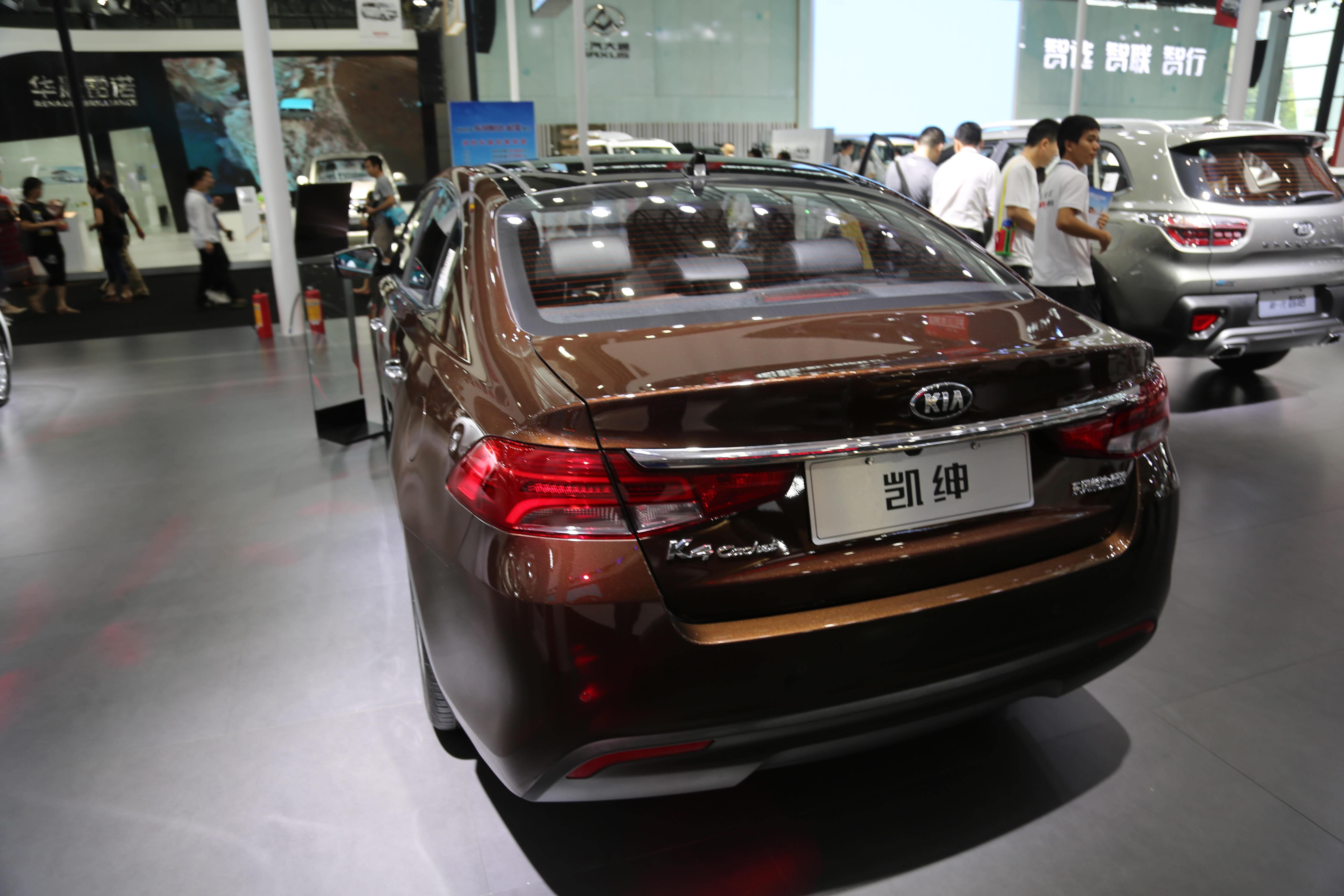 东风悦达起亚凯绅,年轻新贵专属座驾,2018深港澳车展实拍!