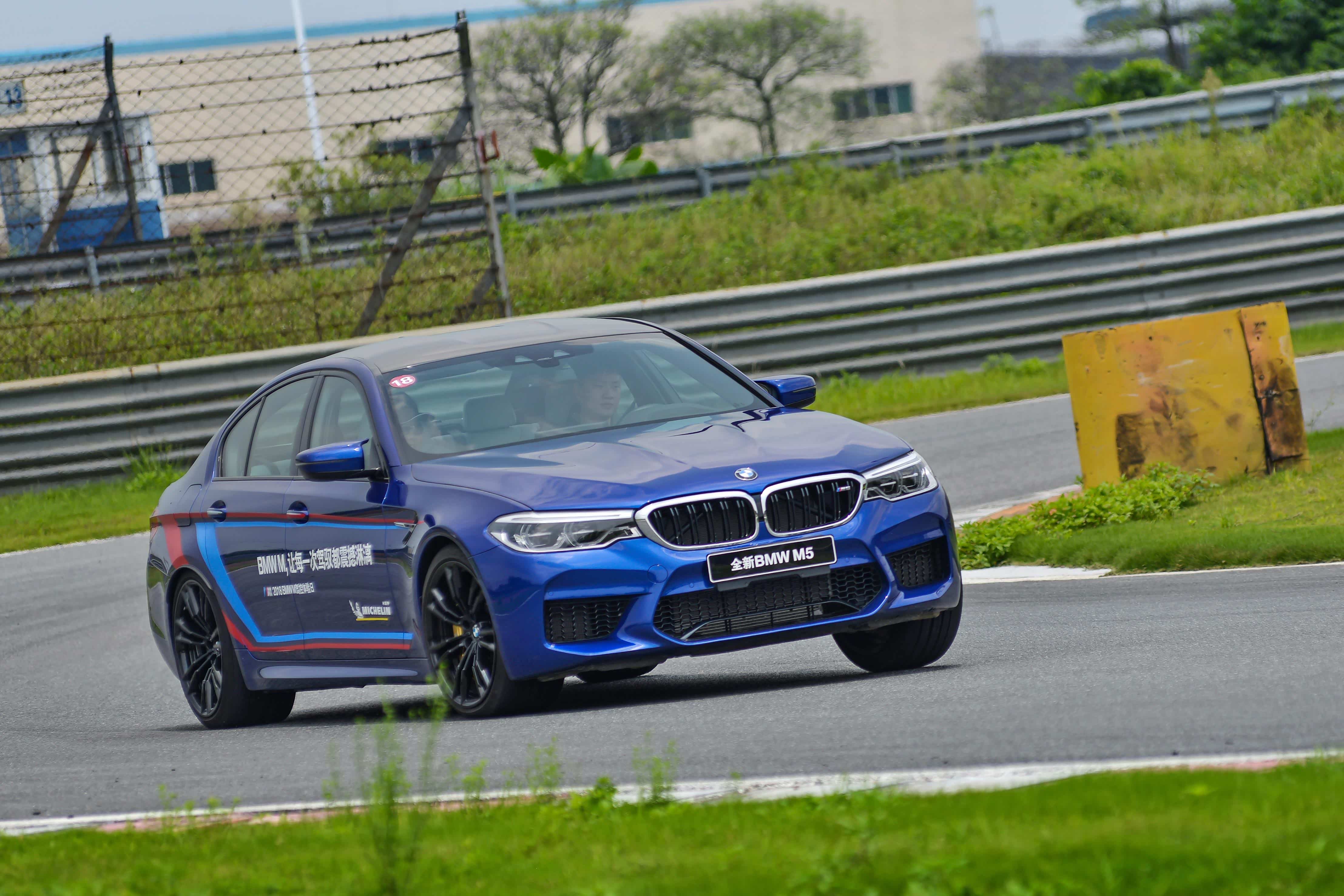 家里没有矿的你,也能够享受到大马力后驱车的驾驶乐趣!