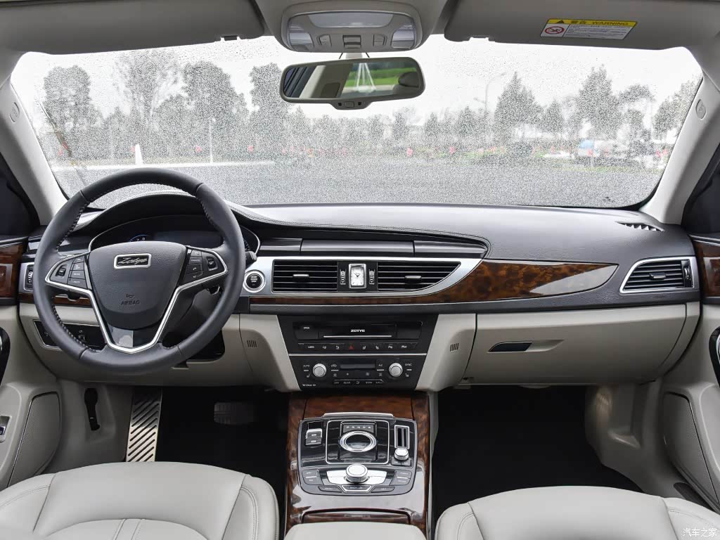 减价不简配 国产中大型车标杆众泰z700最高优惠2万!