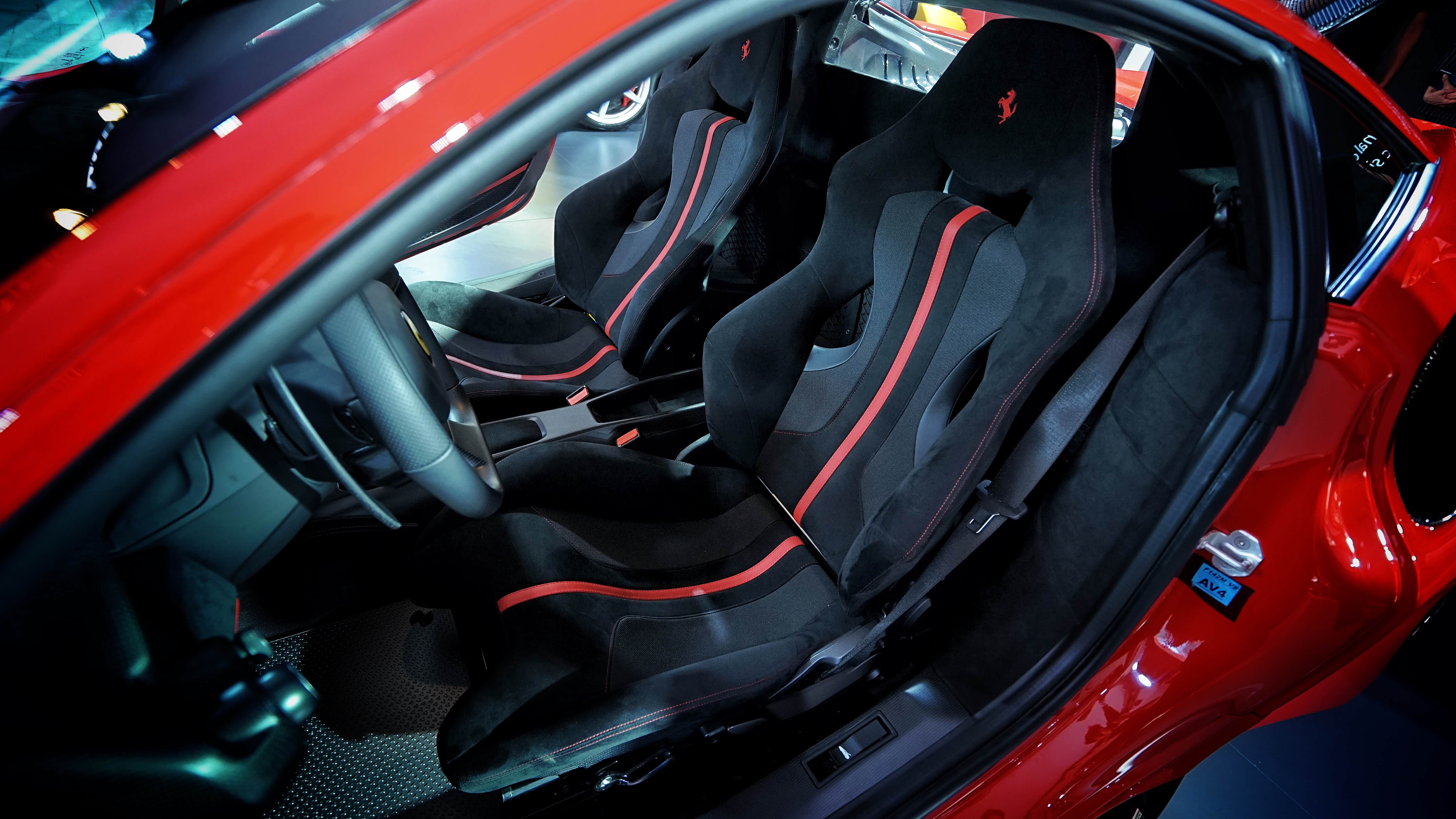 「胖司机」体验世界最强v8--法拉利488 pista