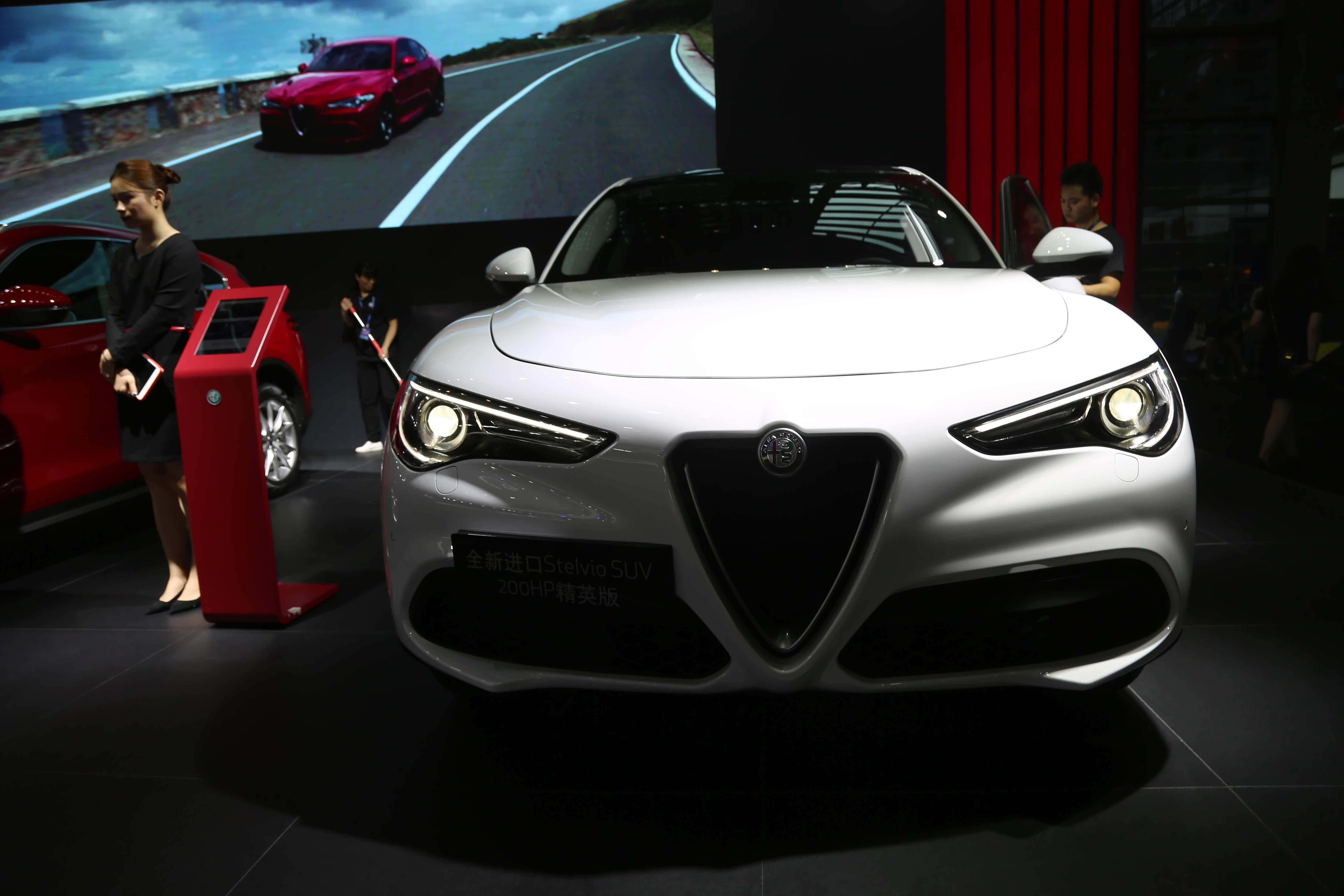 阿尔法罗密欧stelvio精英版实拍,以公路命名的意式名车!