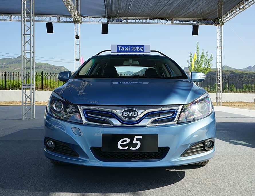 全网首测:续航250km比亚迪e5电动出租车