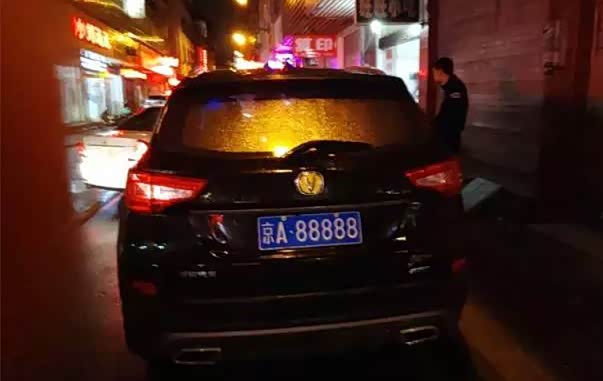 炒到300万的京a88888一块摩托车牌照都能买2辆gtr了