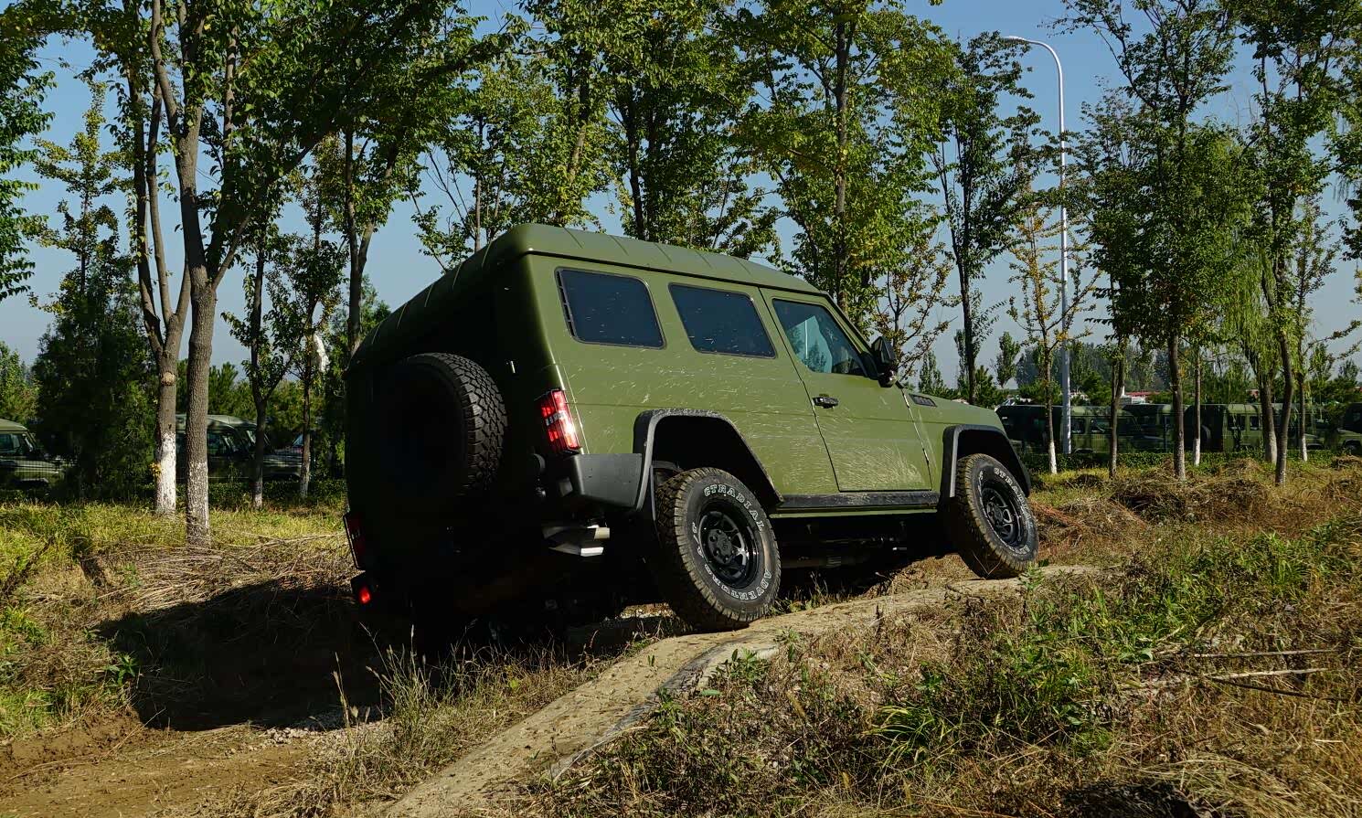 75吨级"3代军"bj80突击车