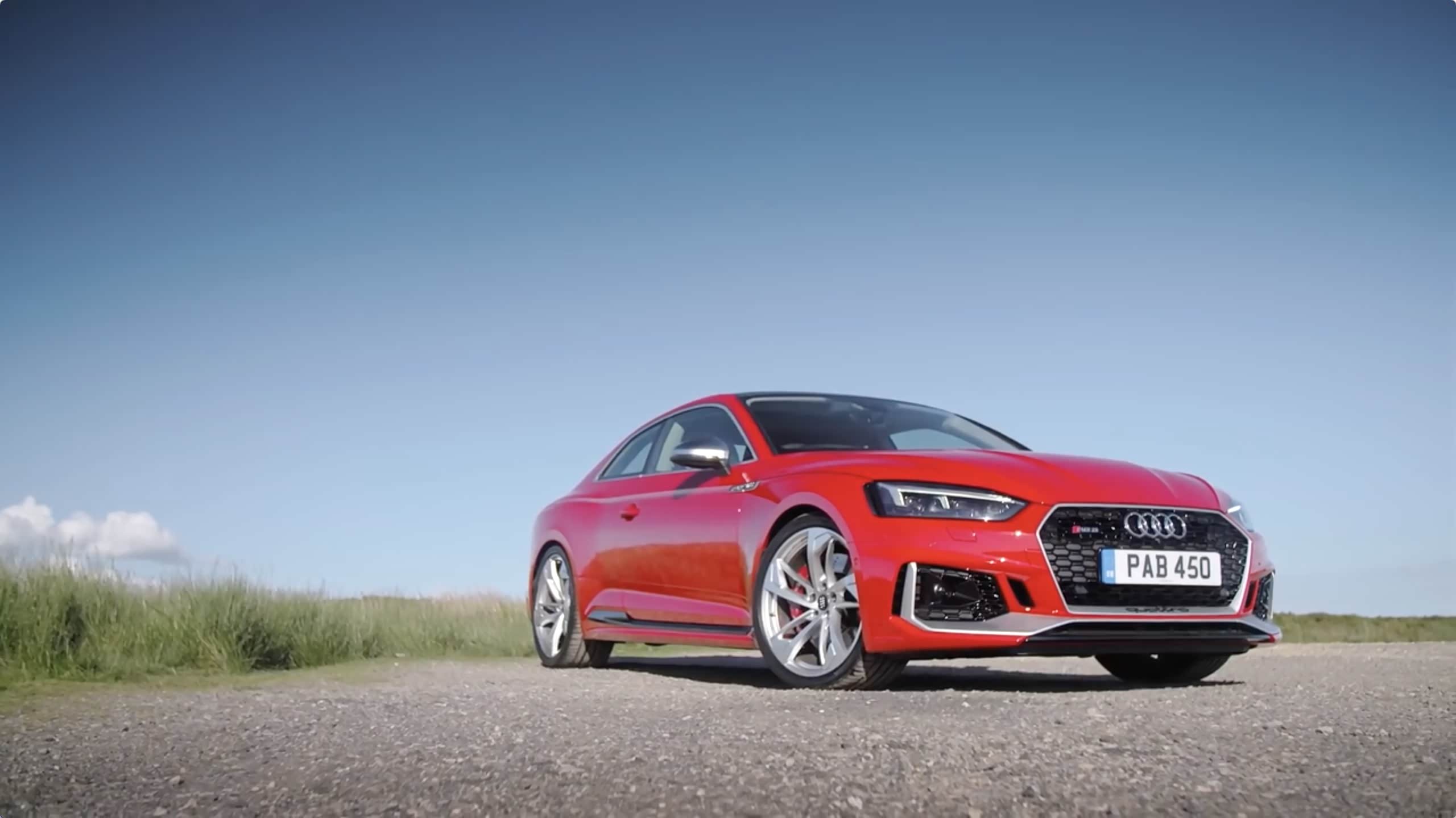 靠拢,还是不会舍弃舒适性,这就是rs系列在和同级宝马m,奔驰amg等相比