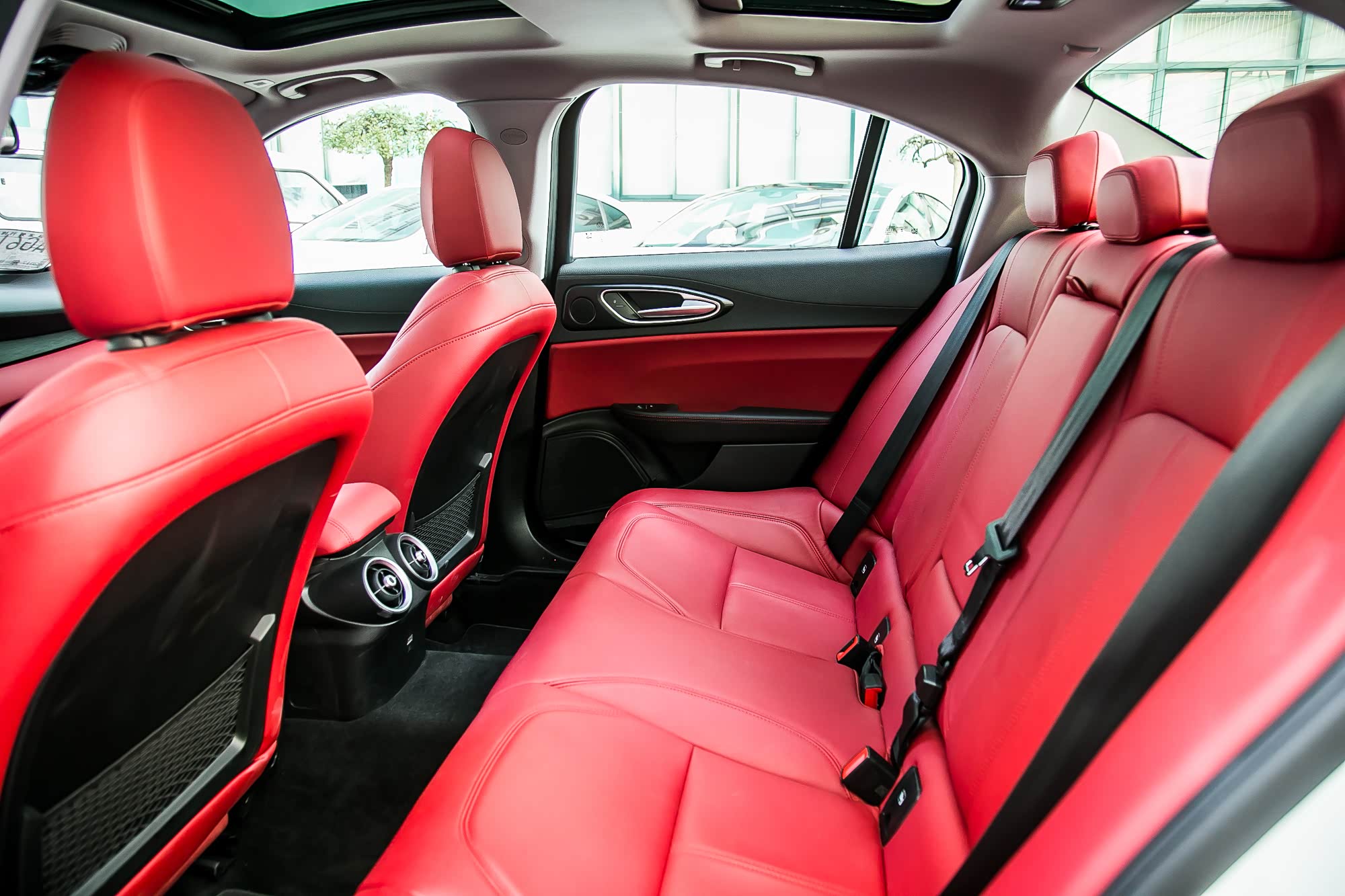 买不起法拉利,可以整阿尔法罗密欧嘛