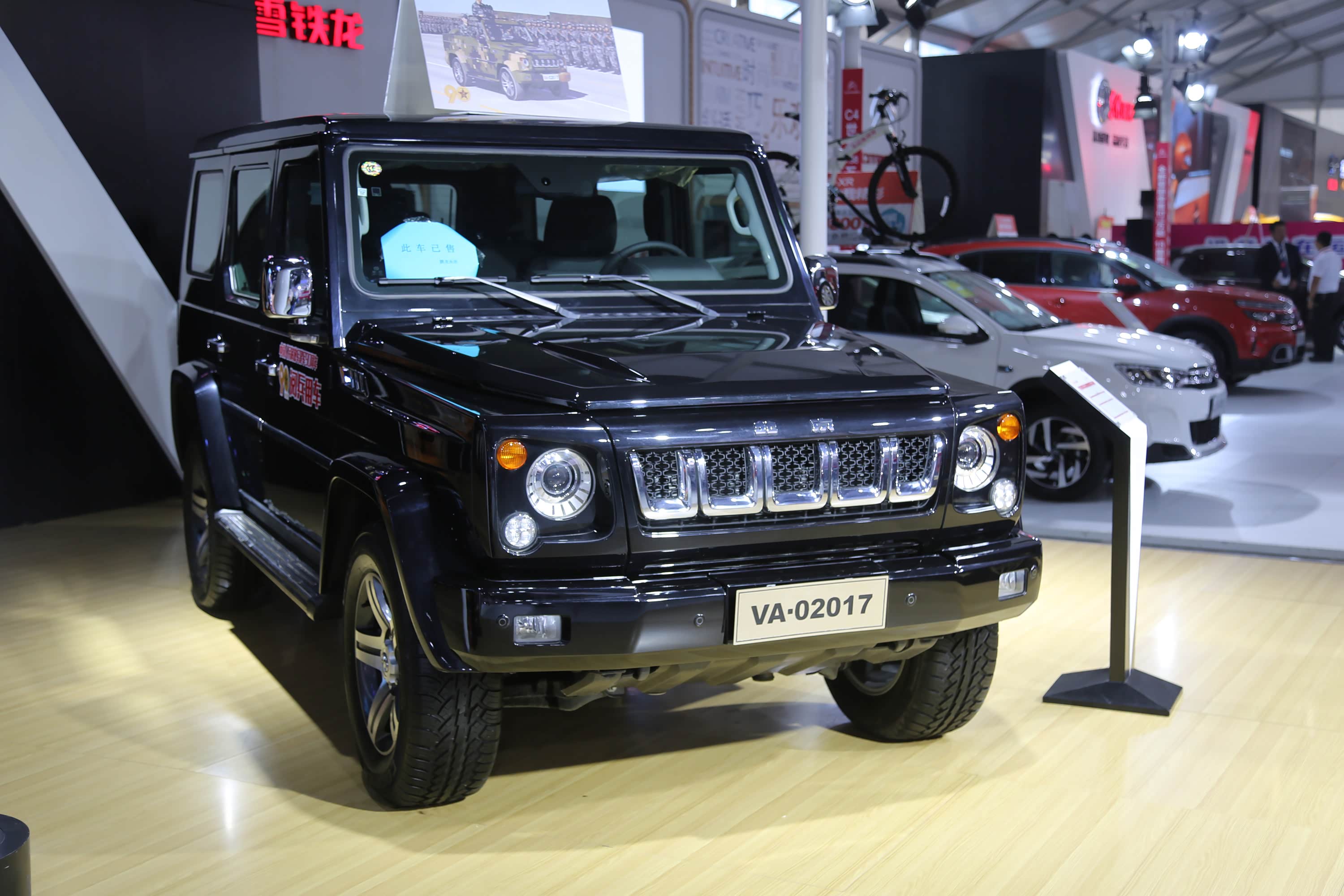 北京bj80阅兵车亮相兰州车展,威武霸气!