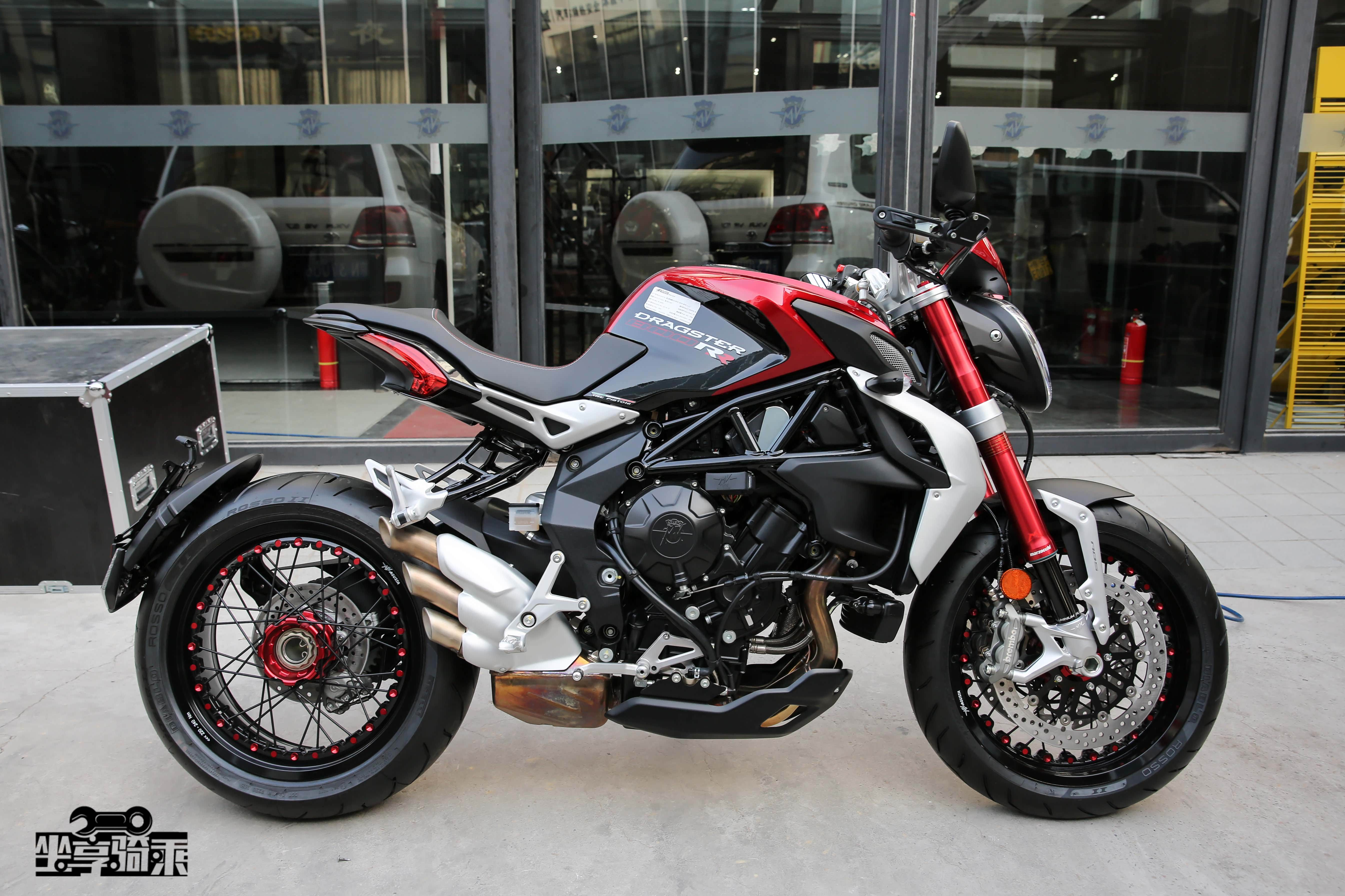 「骑乘」体验 | 阿古斯塔——brutale 800 dragster rr实拍解析