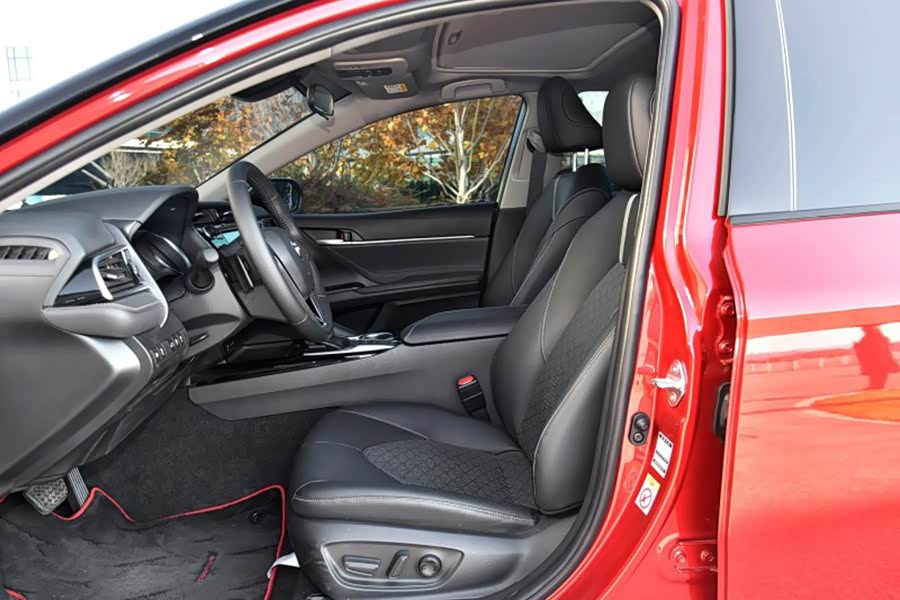 广汽丰田凯美瑞车内空间