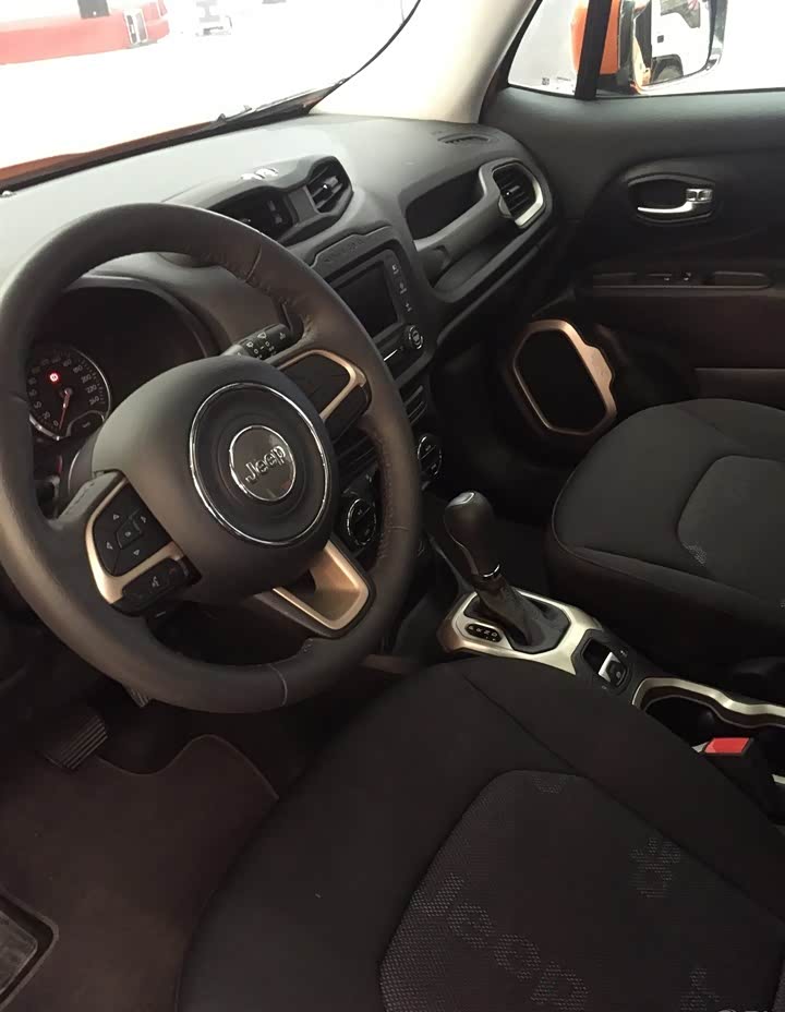 精灵小怪物 全新jeep自由侠到店赏析