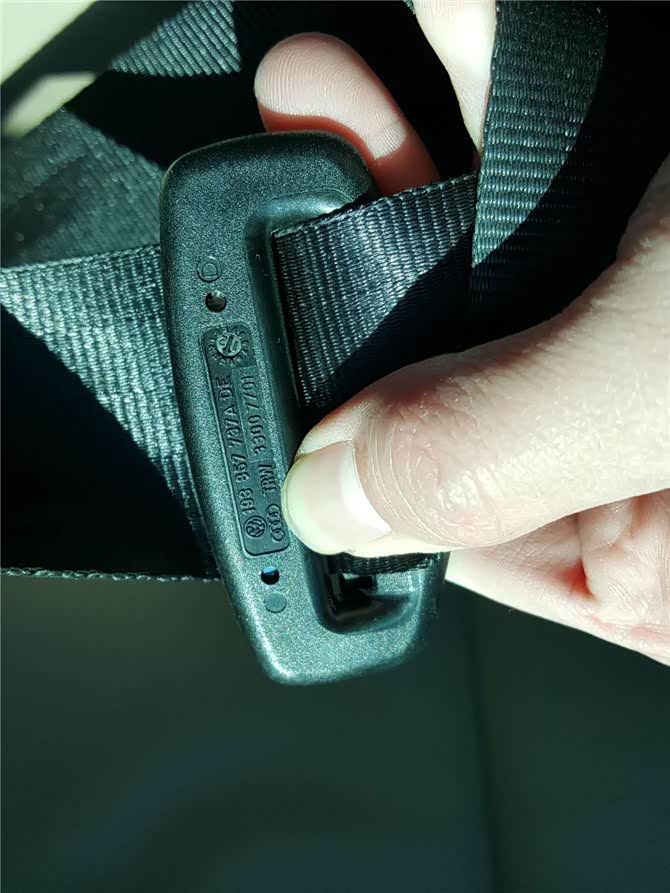 经检查安全带日期也正常,符合车辆生产日期.