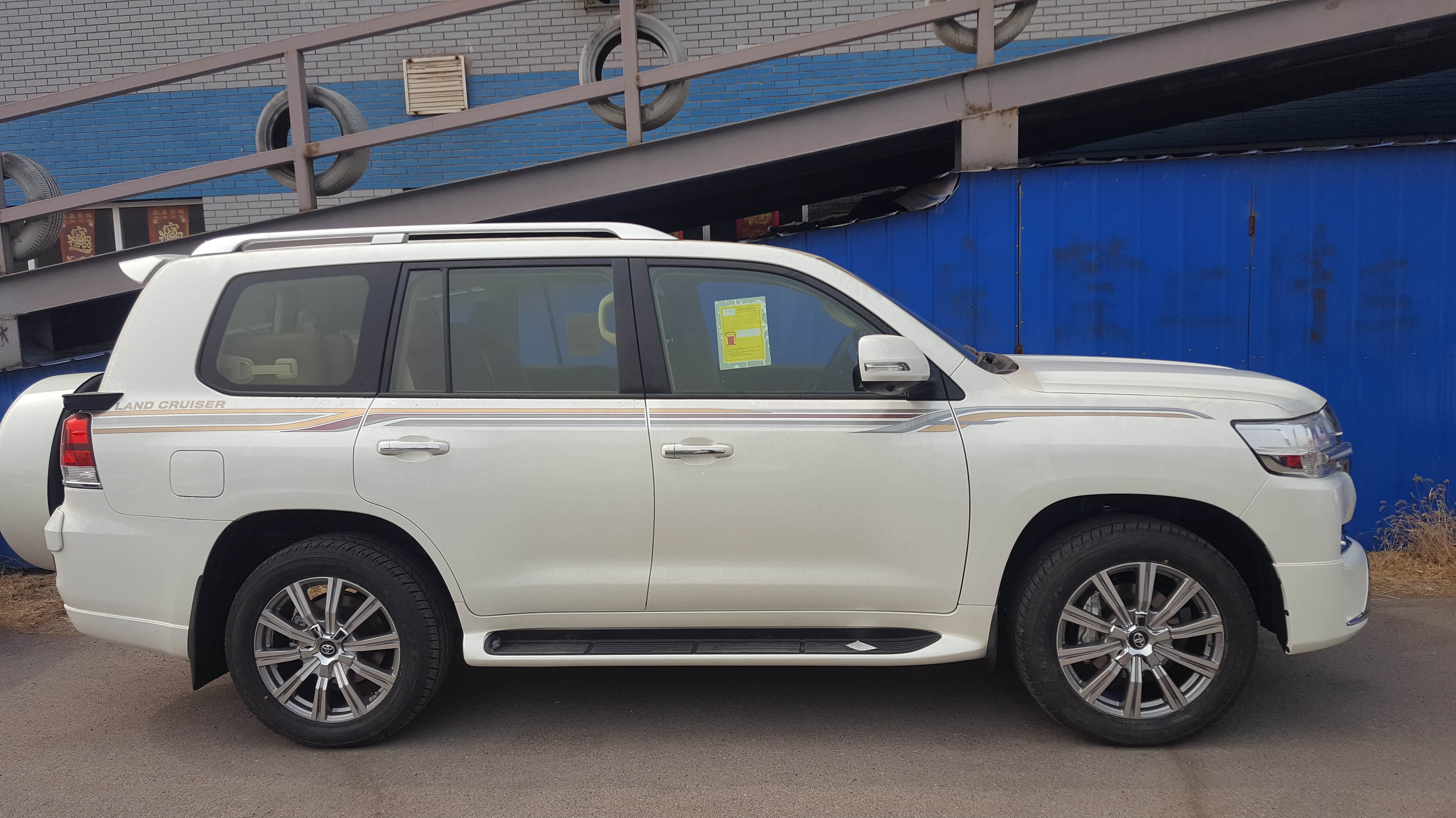 平行进口丰田酷路泽4000与进口日产途乐配置对比,选购前必读!