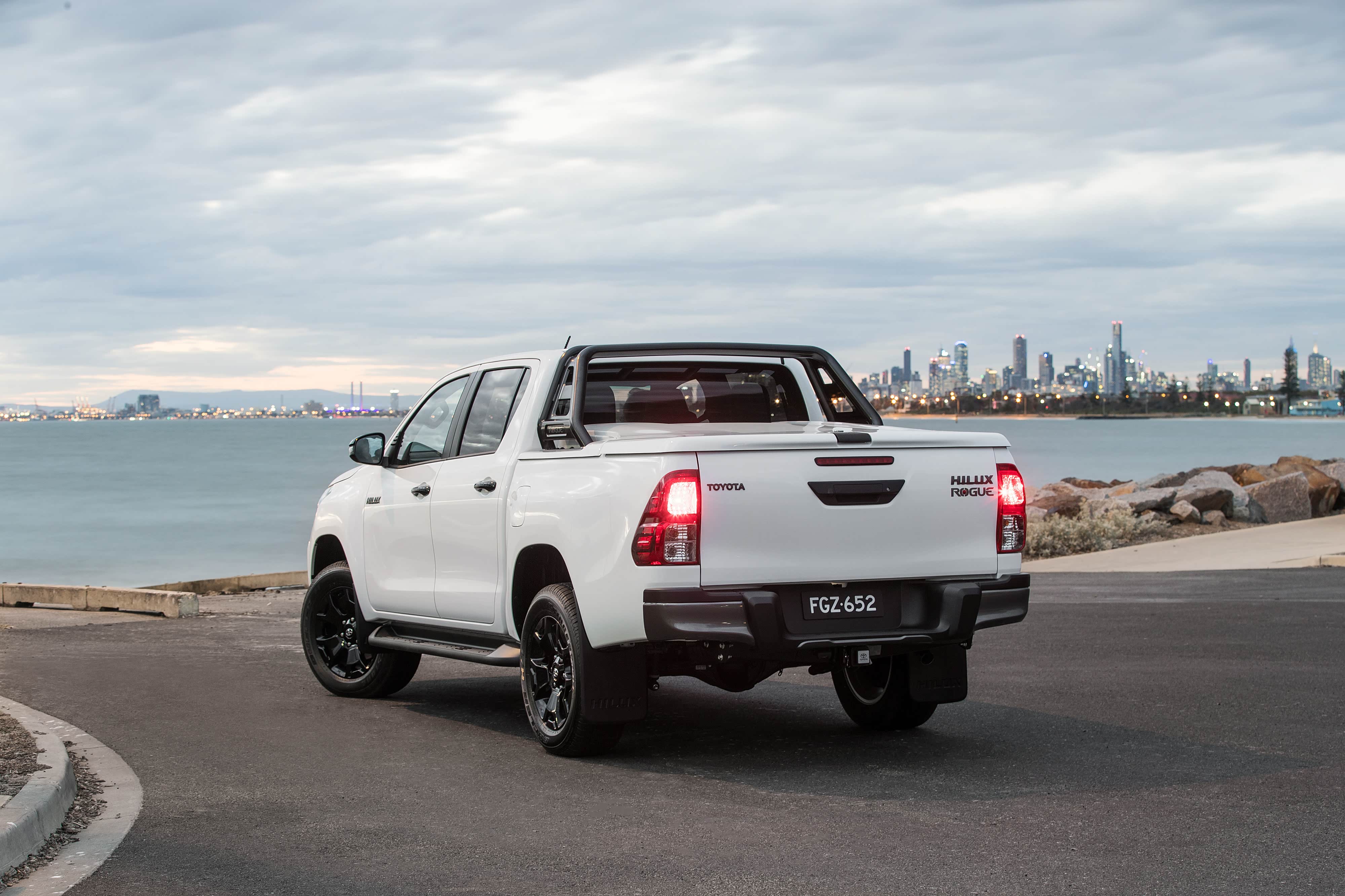 越野性能全面强化 丰田推出三款海拉克斯特别版车型