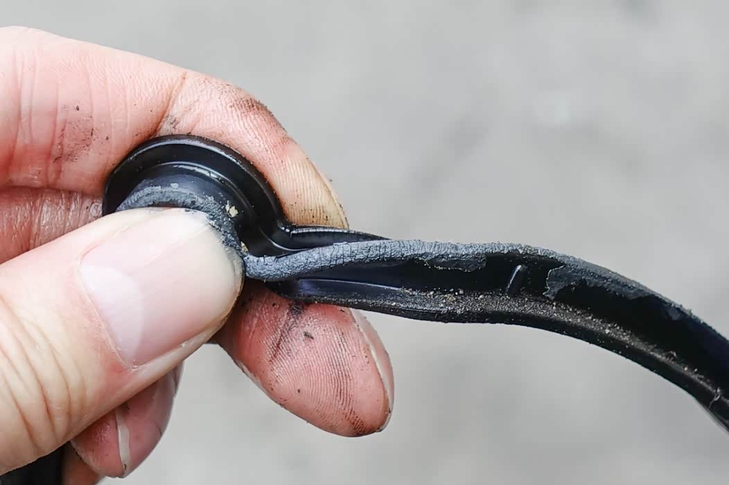 然,因为宝马的发动机设计比较激进,工作温度又比较高,会加速橡胶老化