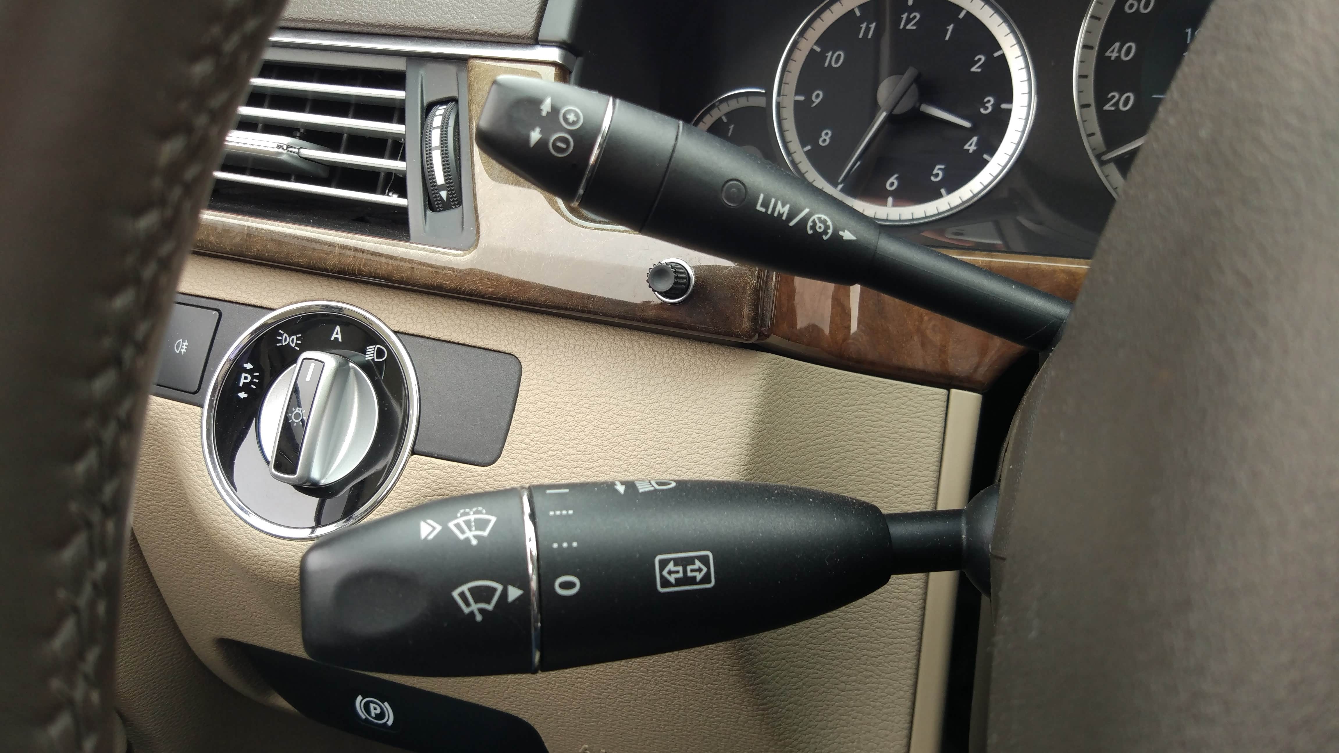 刚上手很容易将这俩拨杆的功能错用