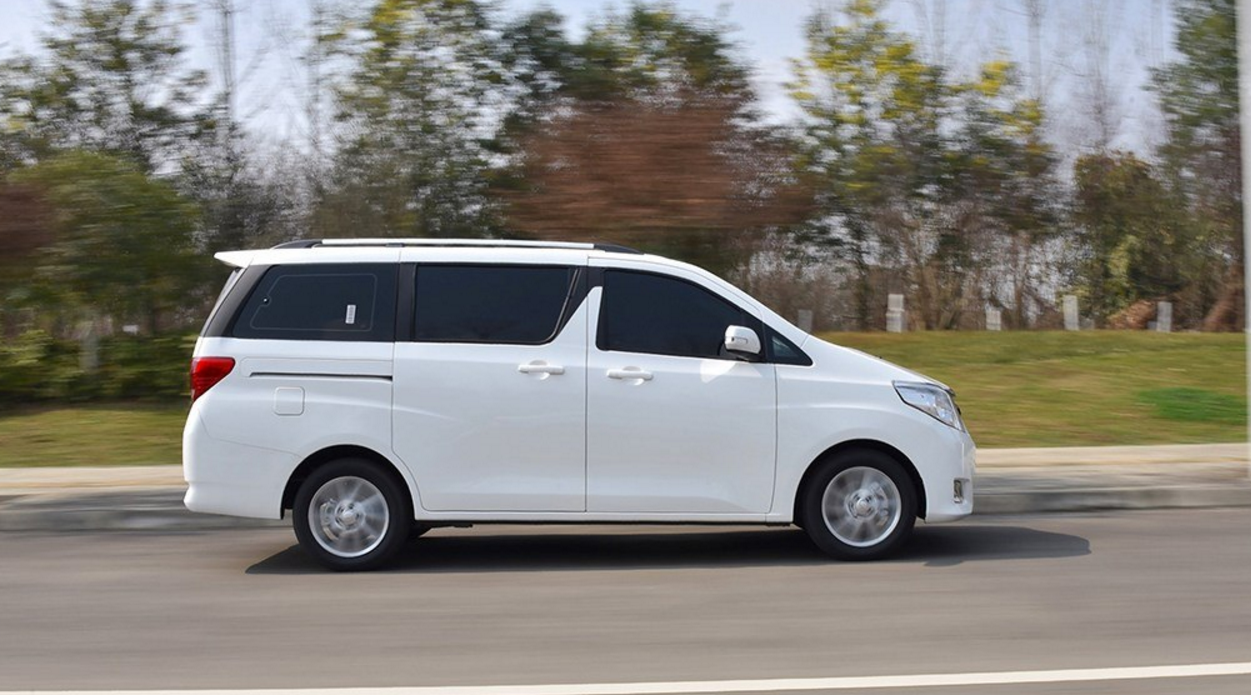 这款不到6万的7座电动侧滑门商务车,开起来是种什么样的体验?