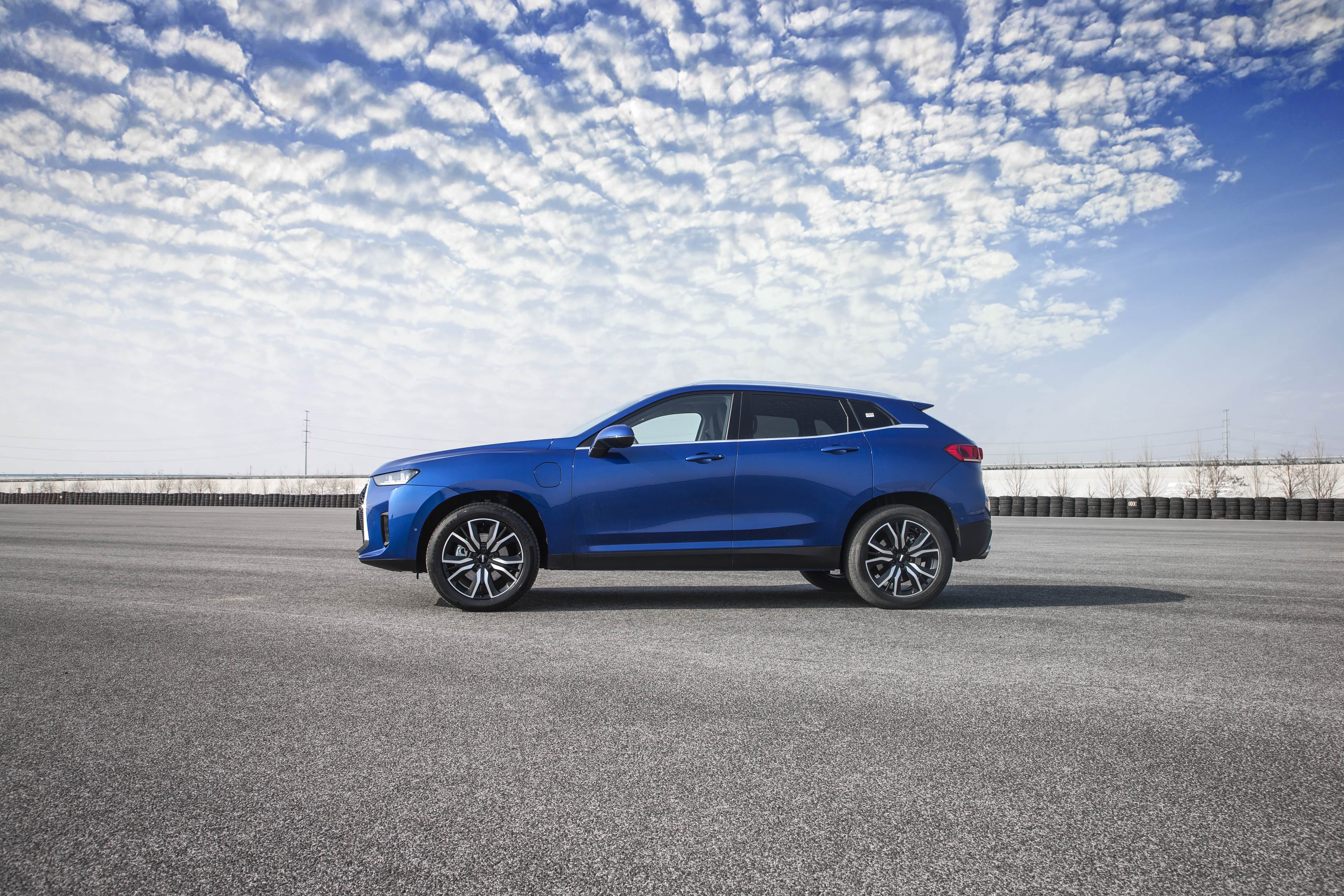 中国首款插混豪华suv百公里油耗23l的weyp8开启预售