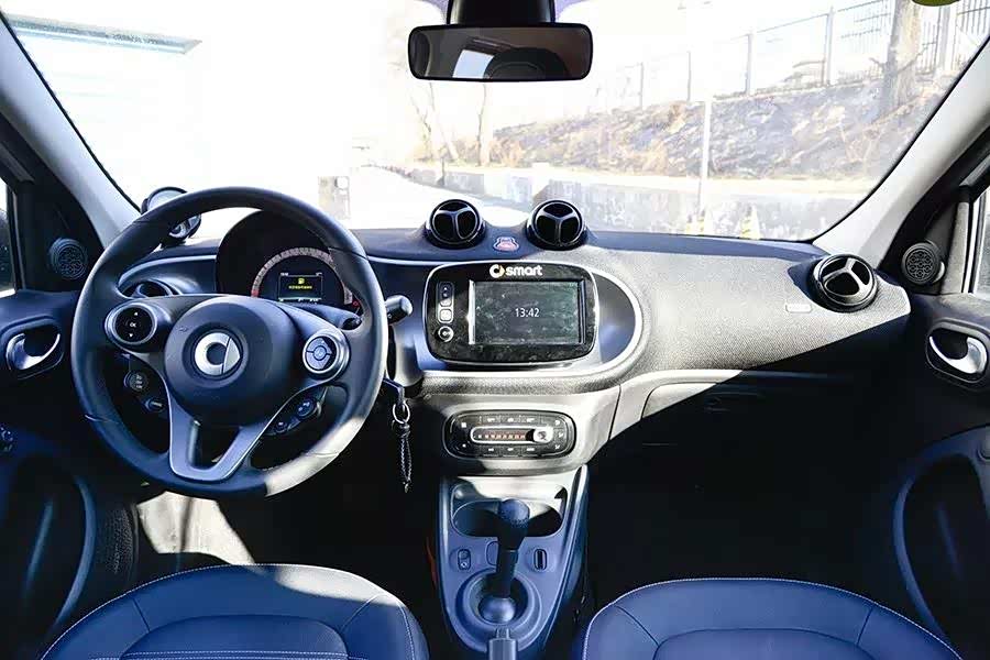 四门版smart试驾感受,设计讨巧的小玩具车