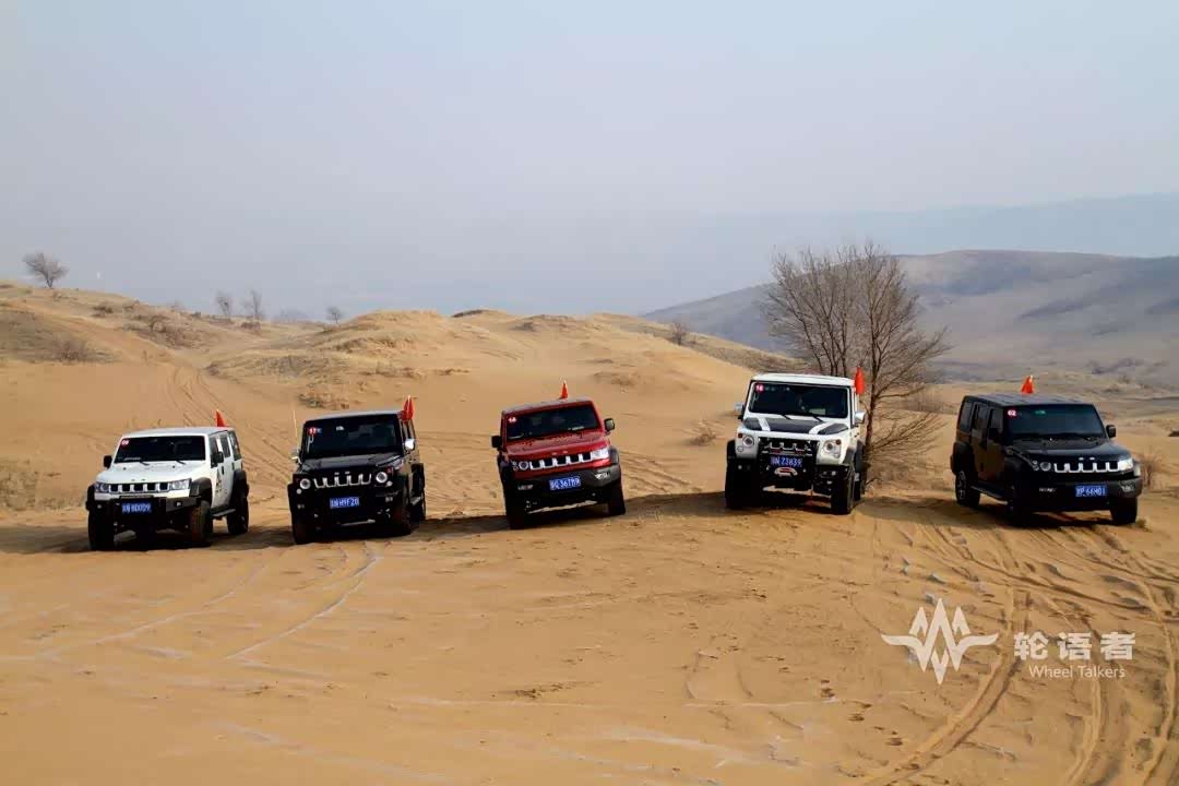 图为 黄羊山穿越车队