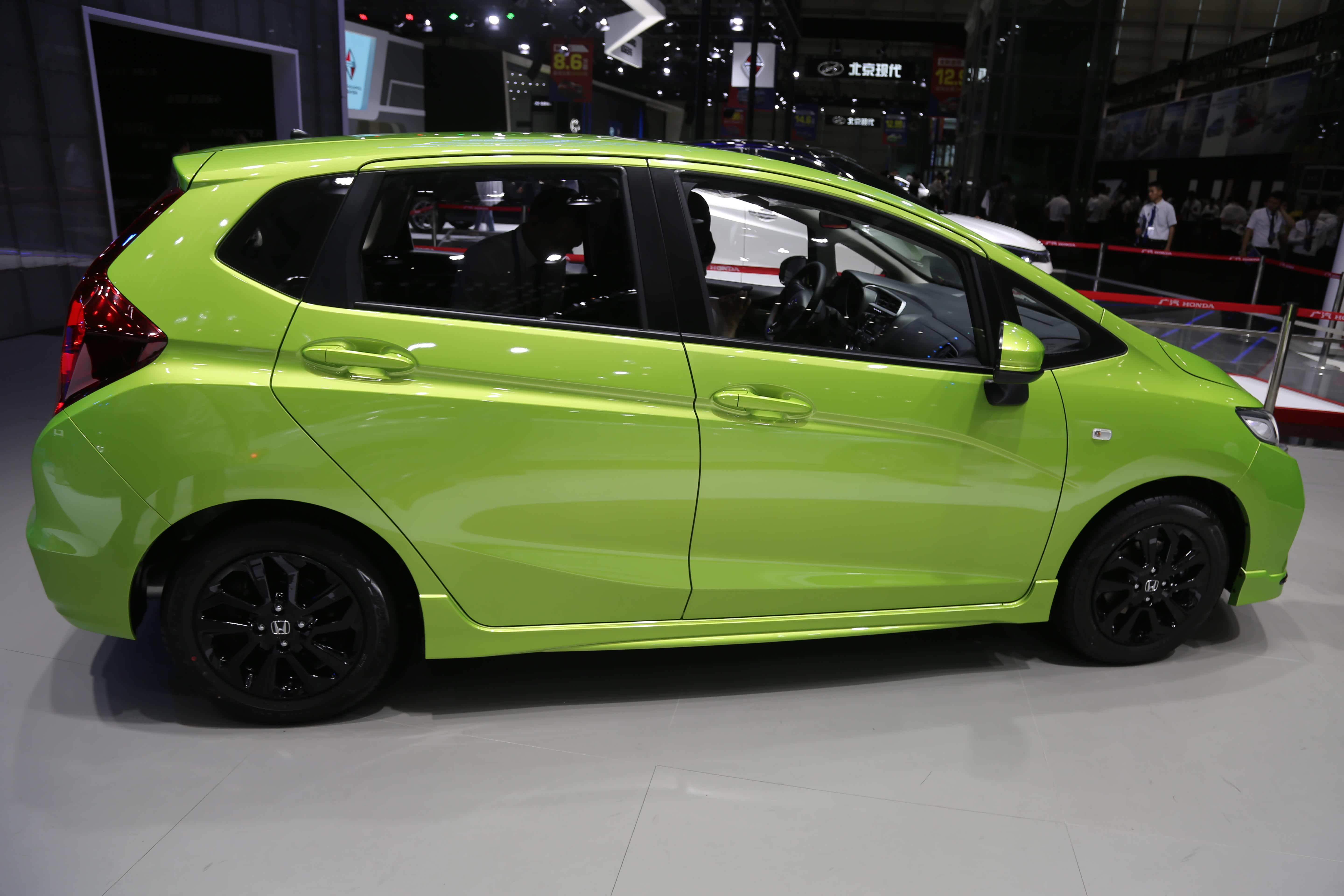 无颜值不青春,广汽本田飞度潮跑 版,10万级别个性小车实拍!