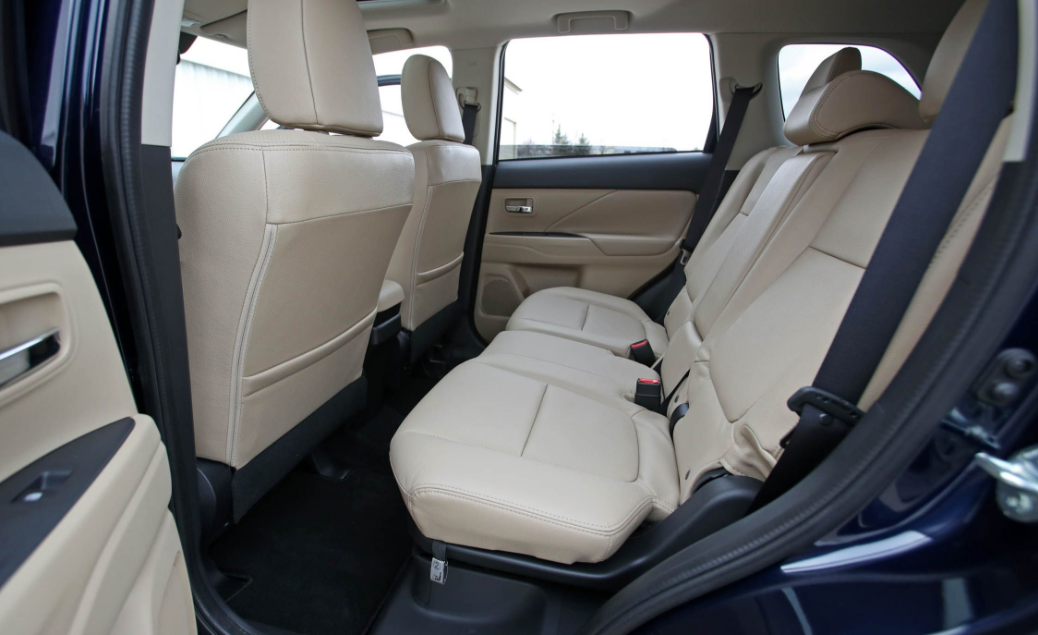 后排座椅同样如此