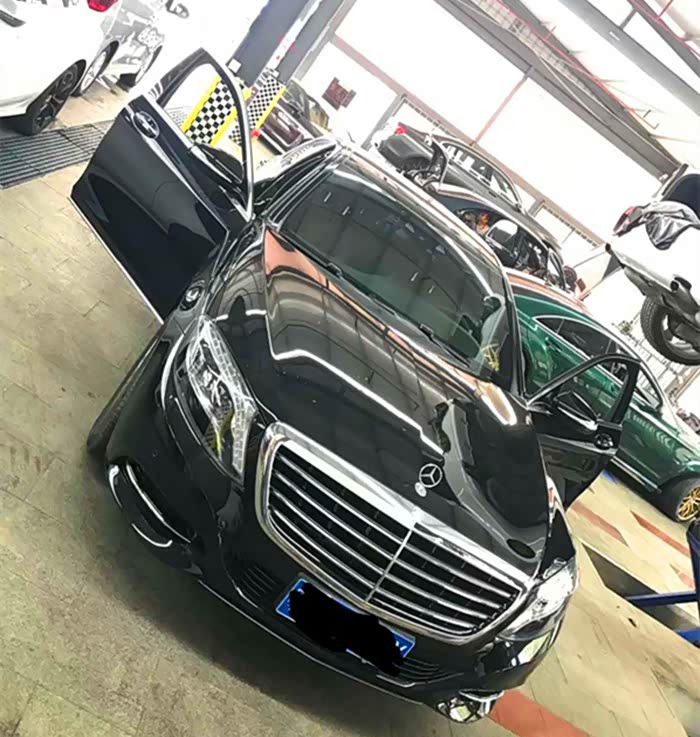 奔驰 s320改装s65 amg包围套件改装柏林音响 尾门一脚踢