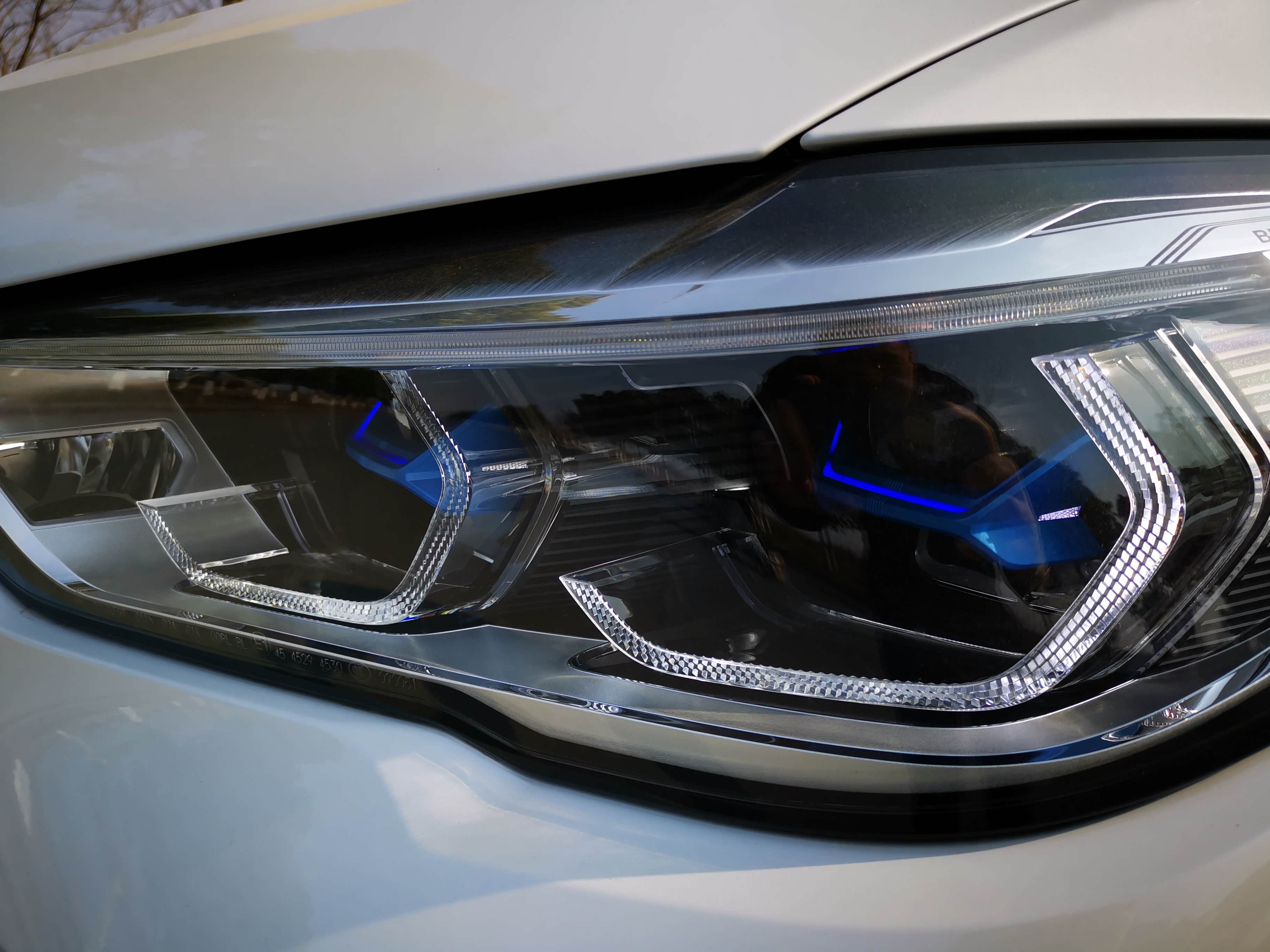 激光大灯的加入给好评.