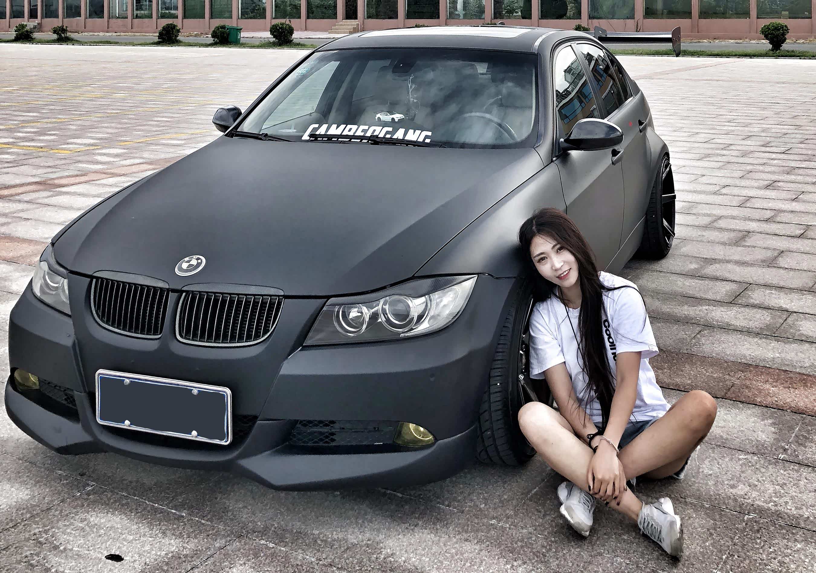 少女也有改装梦,山东妹子将宝马320i打造成宽体大尾翼战车!