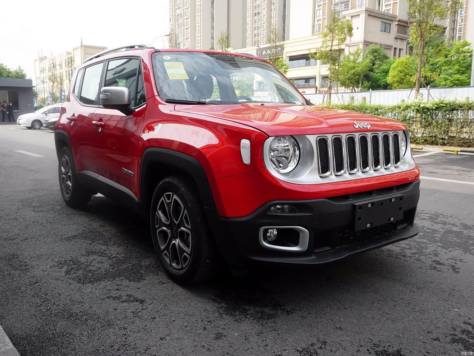 选车3 2:最精致漂亮的小jeep 广汽菲克自由侠优缺点解析