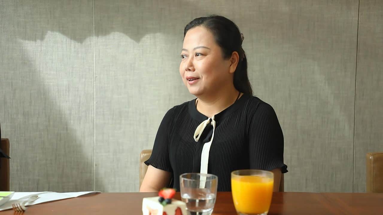 在上海之巅,和奥运冠军喝下午茶是一种怎样的体验?|视频