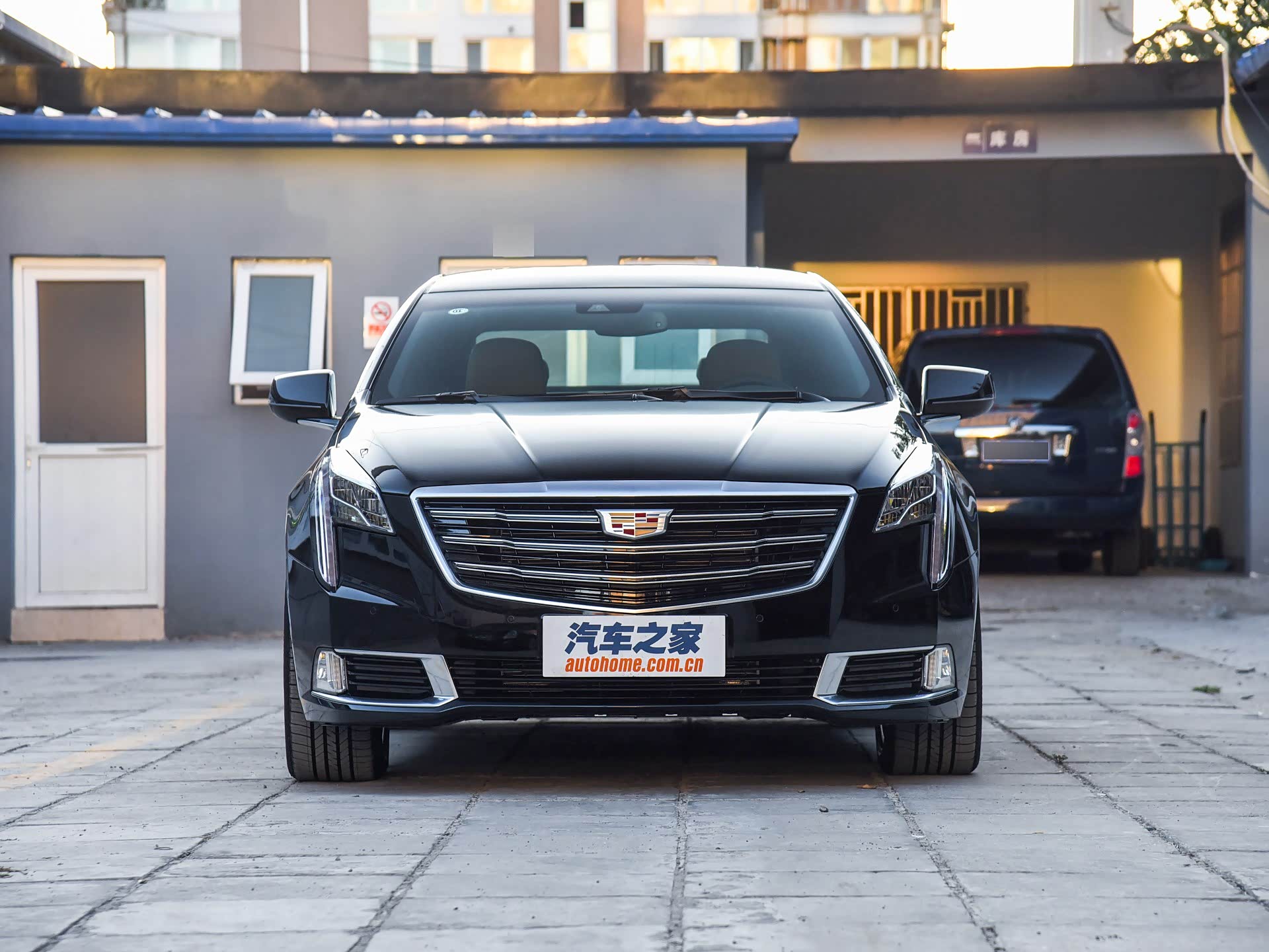 二十多万的中大型豪华车:凯迪拉克xts,双层玻璃是亮点