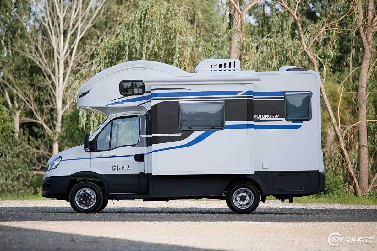 尾床灵活可变配置均衡宇通侧拓展依维柯c型房车实拍