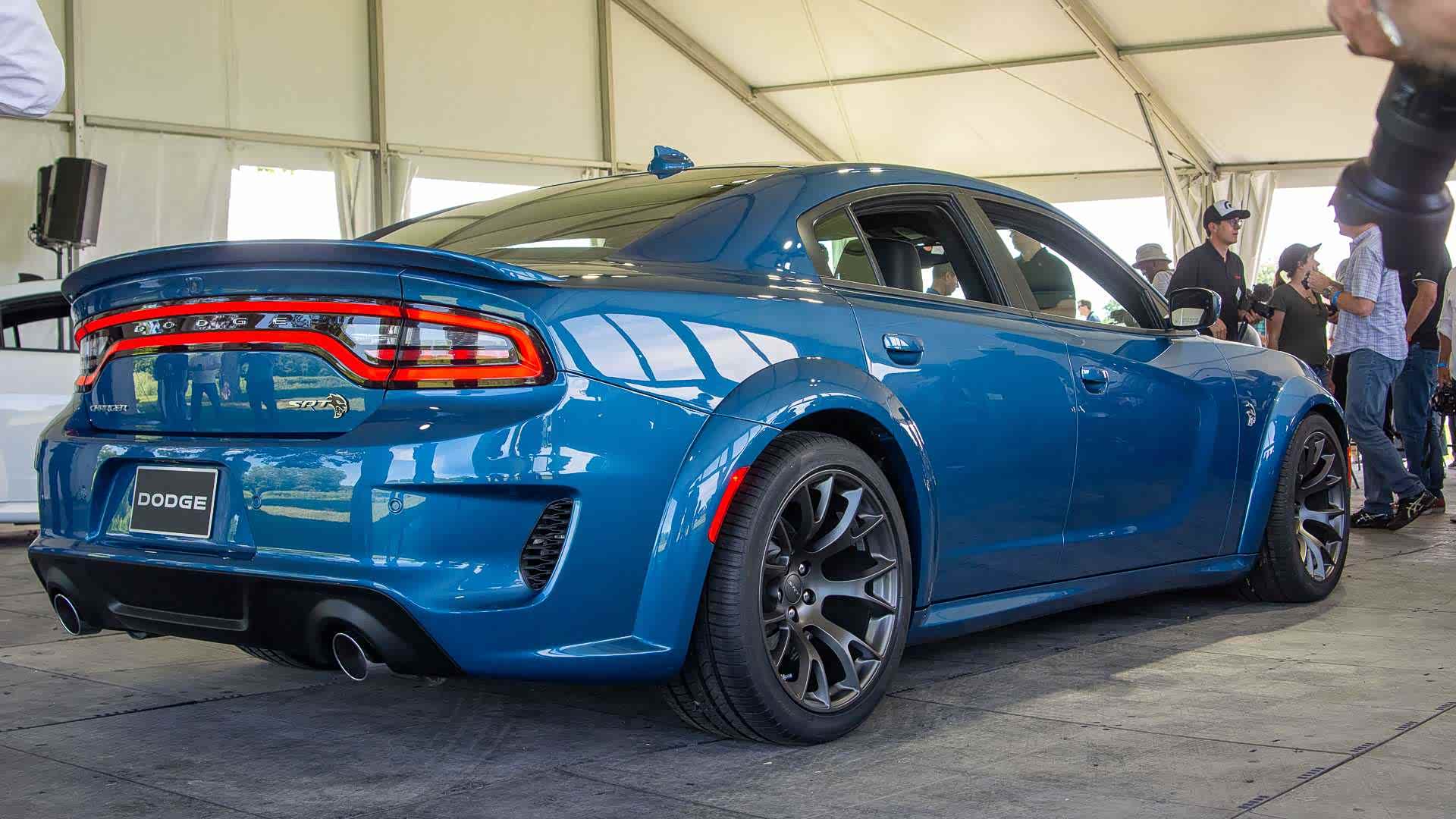 超猛四门轿车!道奇挑战者srt hellcat宽体版正式发布