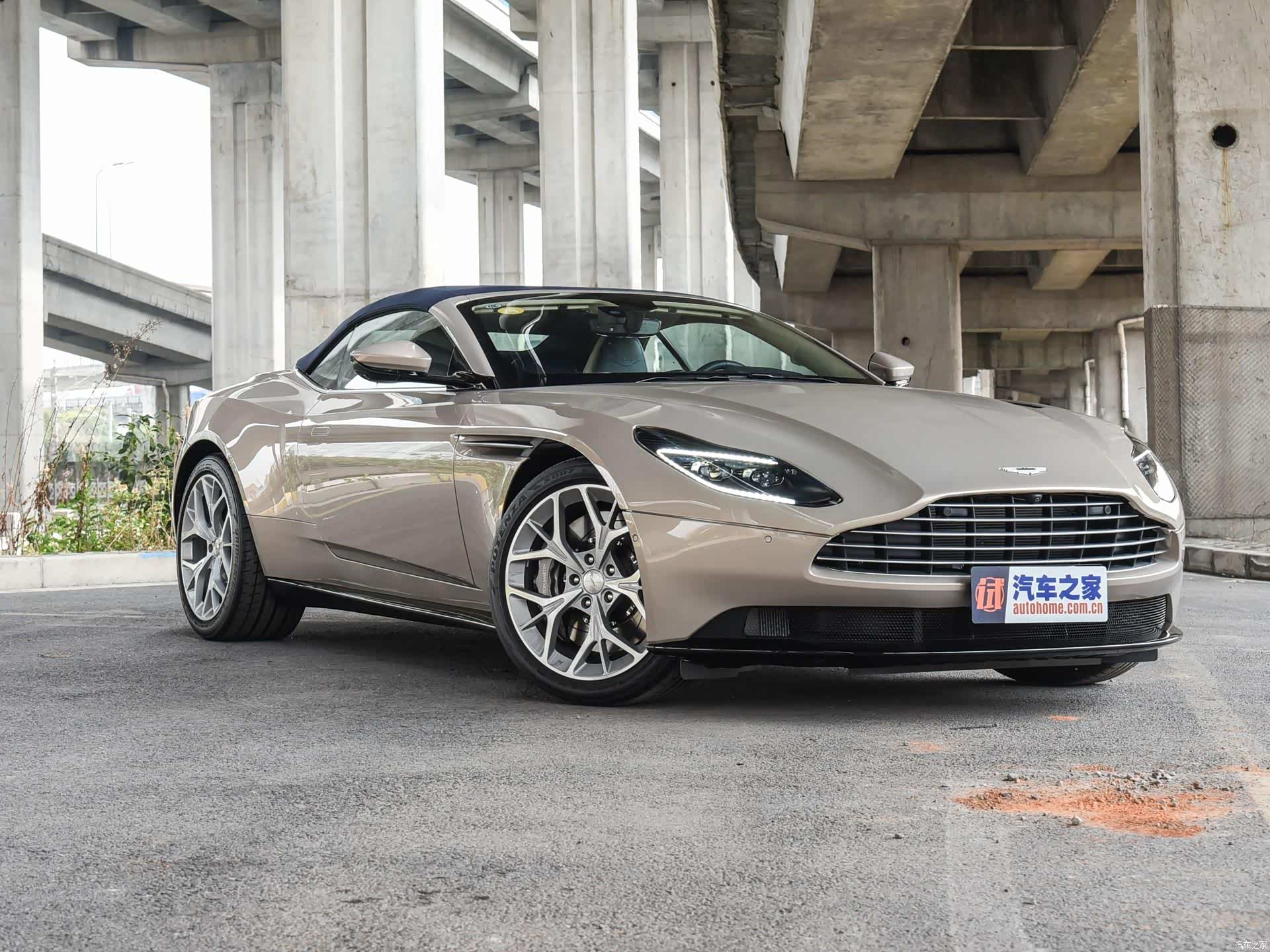 请穿上正装别忘记打领带阿斯顿马丁db11一匹优雅的怪兽