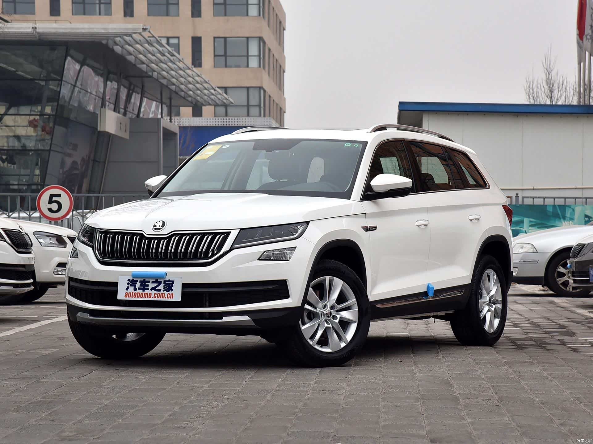 发了年终奖犒赏自己69万开走这辆2019国vi版7座suv