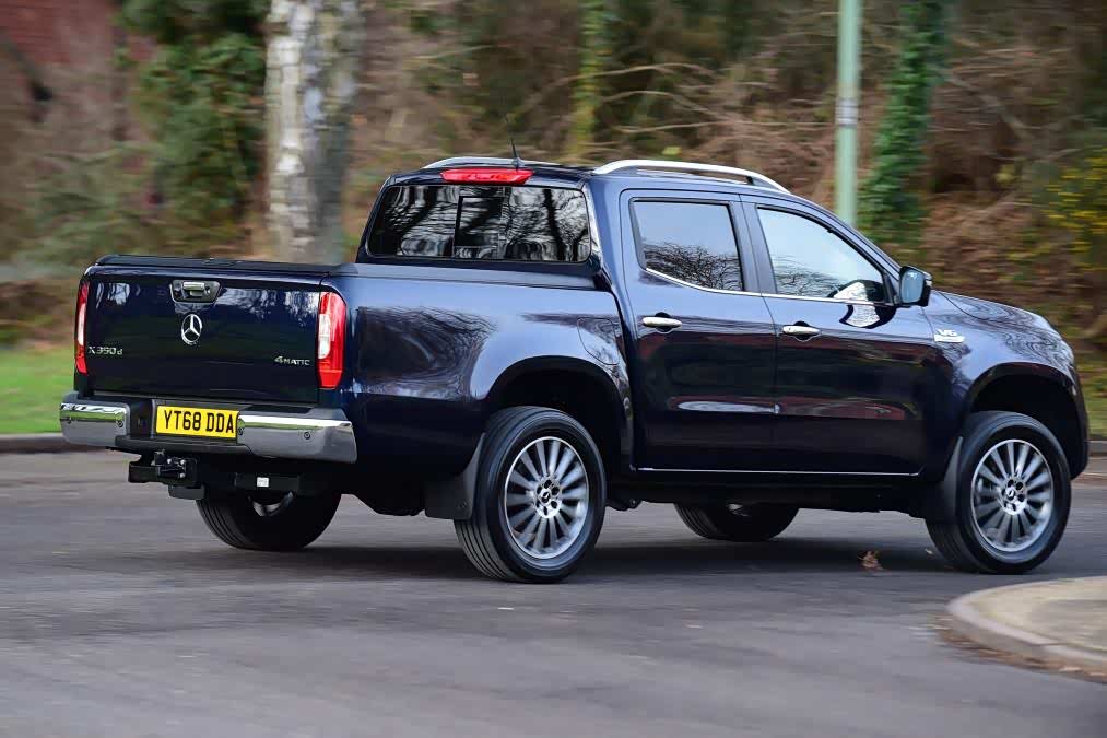 日产换壳后价值提升!19款全新奔驰x级皮卡x350d采用v6增压机