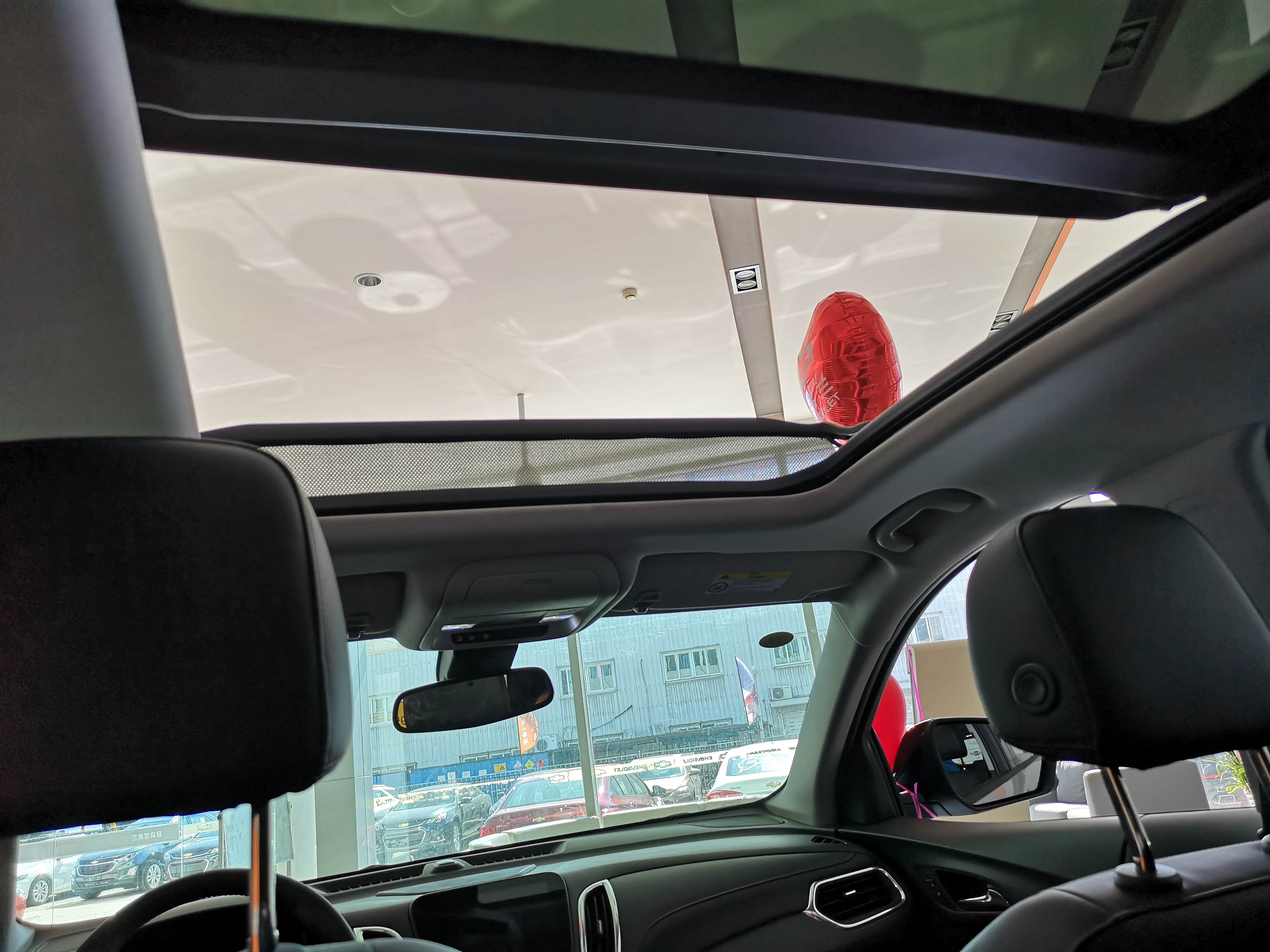 外观那一抹红 到店看2018款探界者redline顶配实车