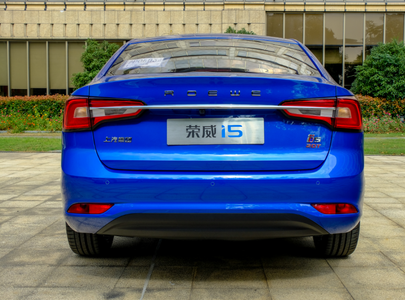 试驾荣威i5:动力是绝对的亮点,买菜车也能谈性能!