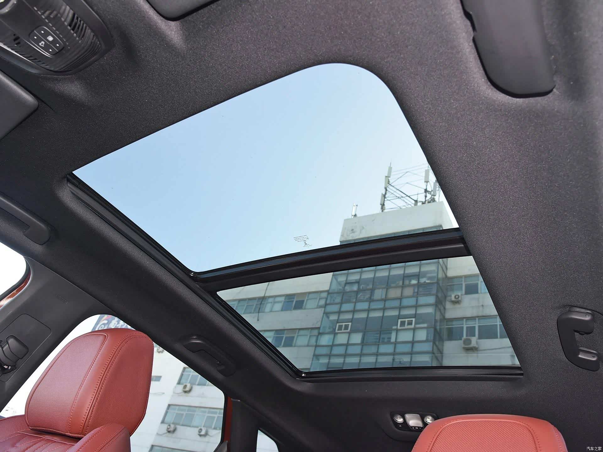 4008硕大的全景天窗,在这个价位的车中并不多见/引自汽车之家图库